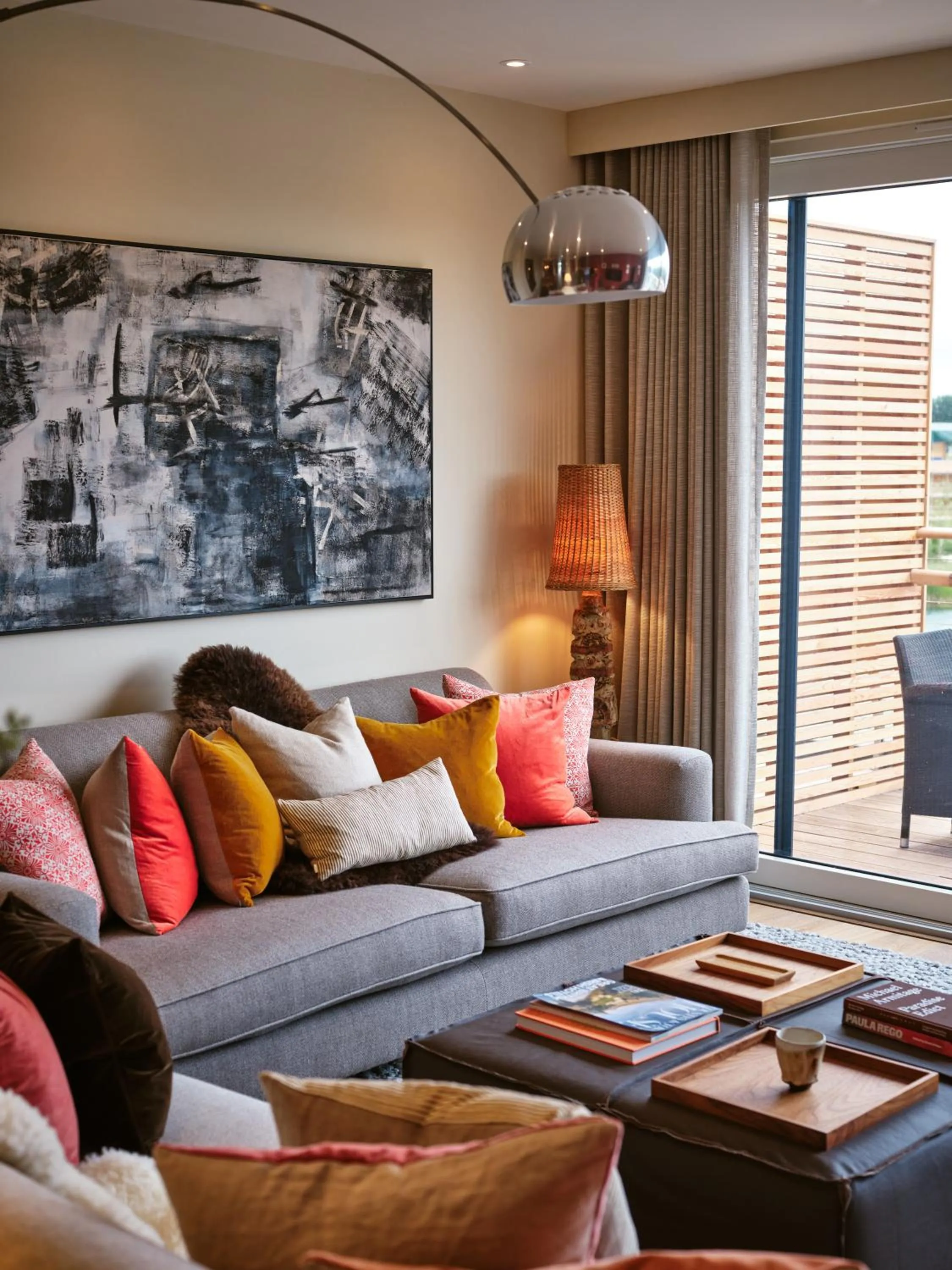 Living room in The Lakes By YOO