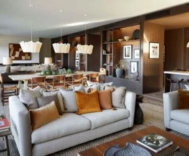 Living room in The Lakes By YOO