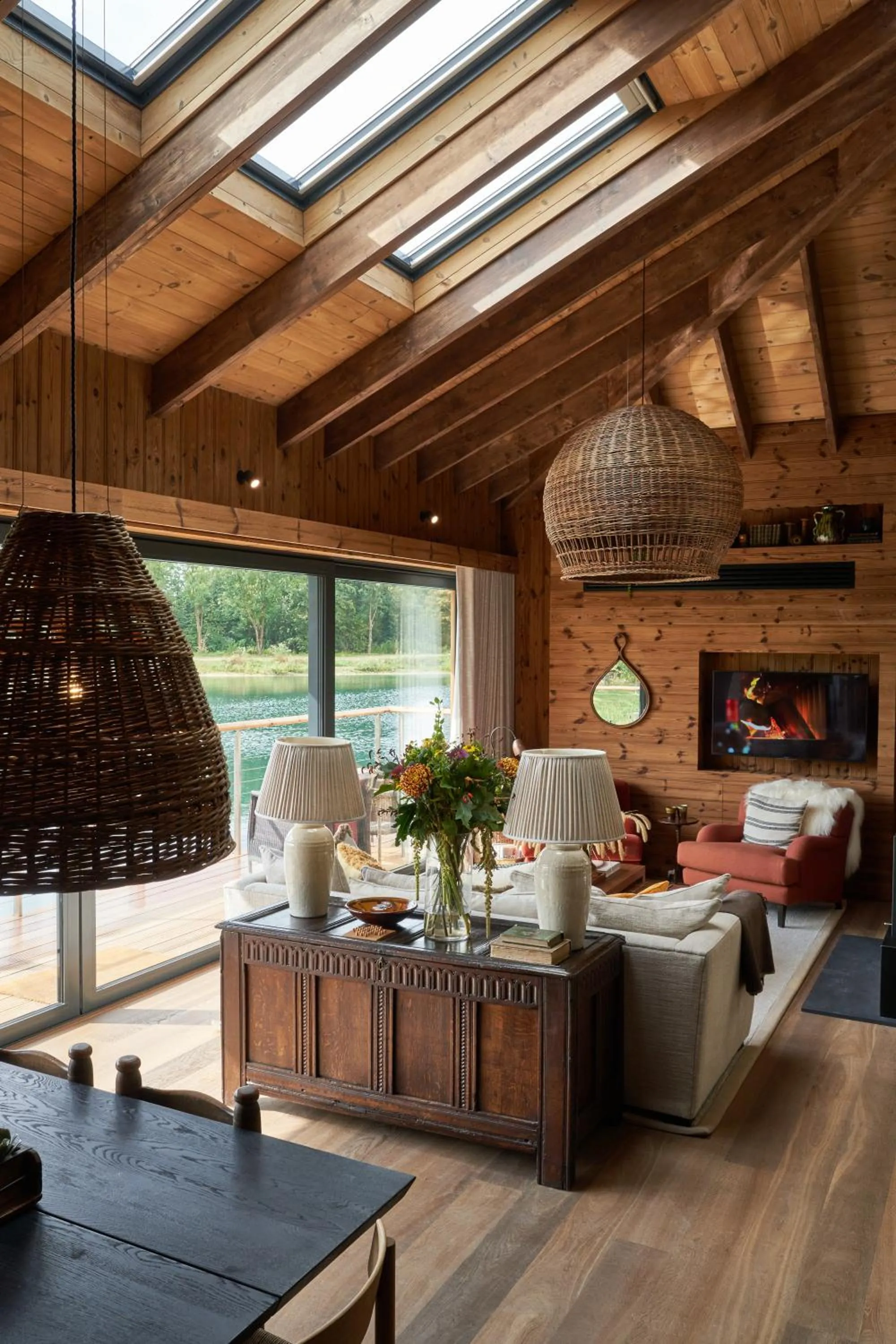 Living room in The Lakes By YOO