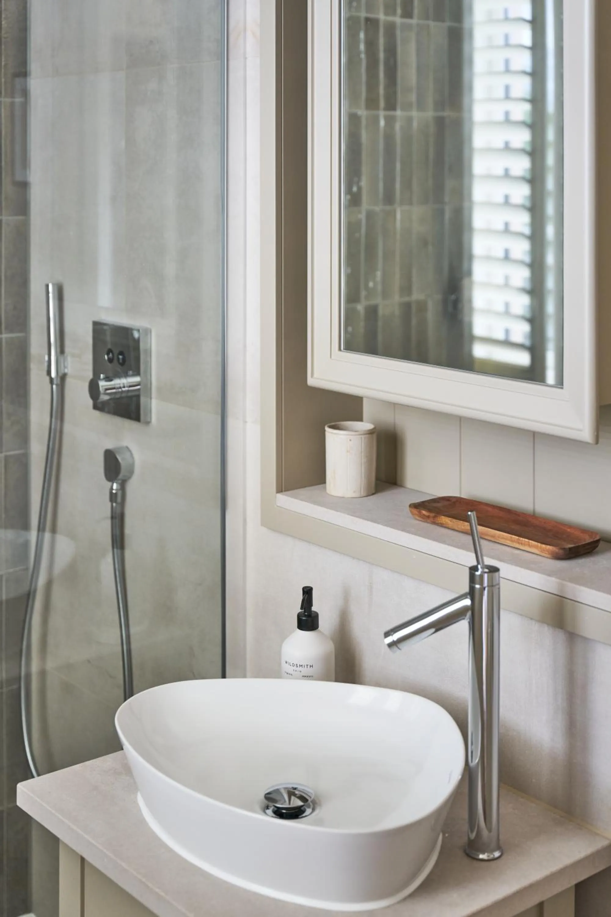 Shower in The Lakes By YOO