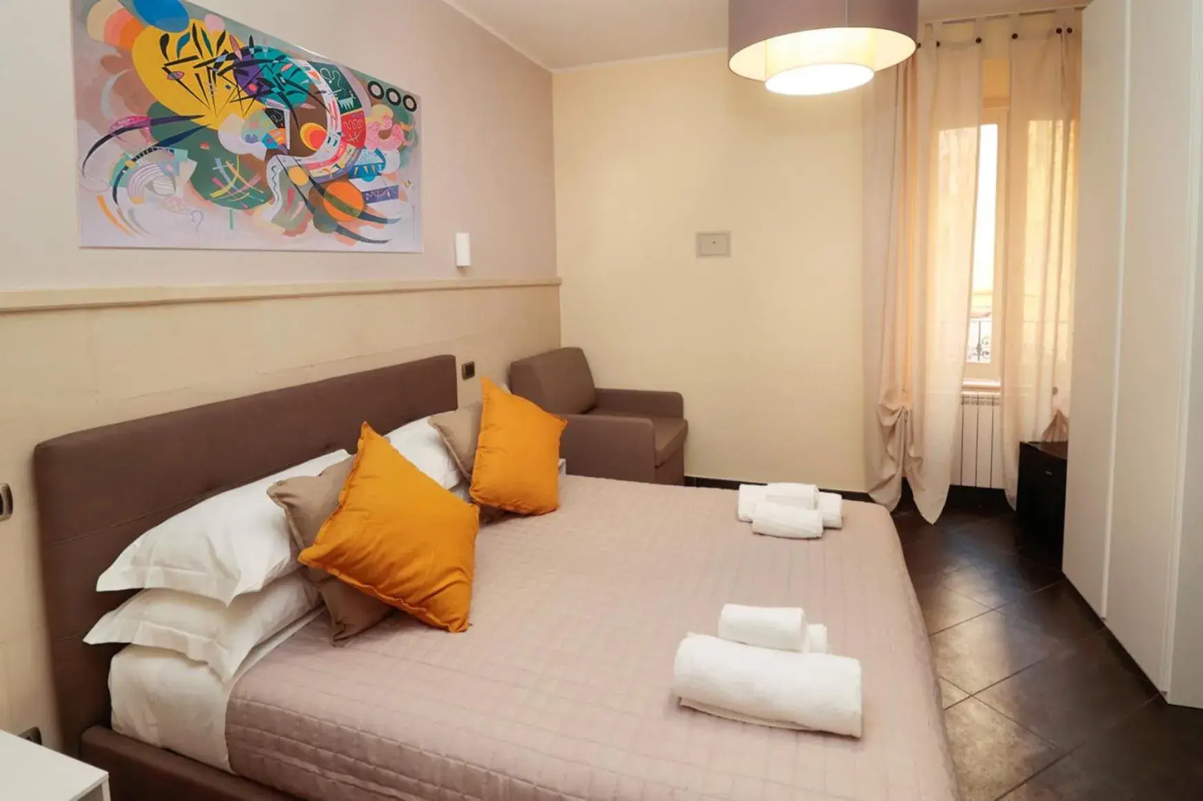 Triple Room with Private Bathroom in Cardinal Vatican Inn Triple Room with Private Bathroom in Cardinal Vatican Inn