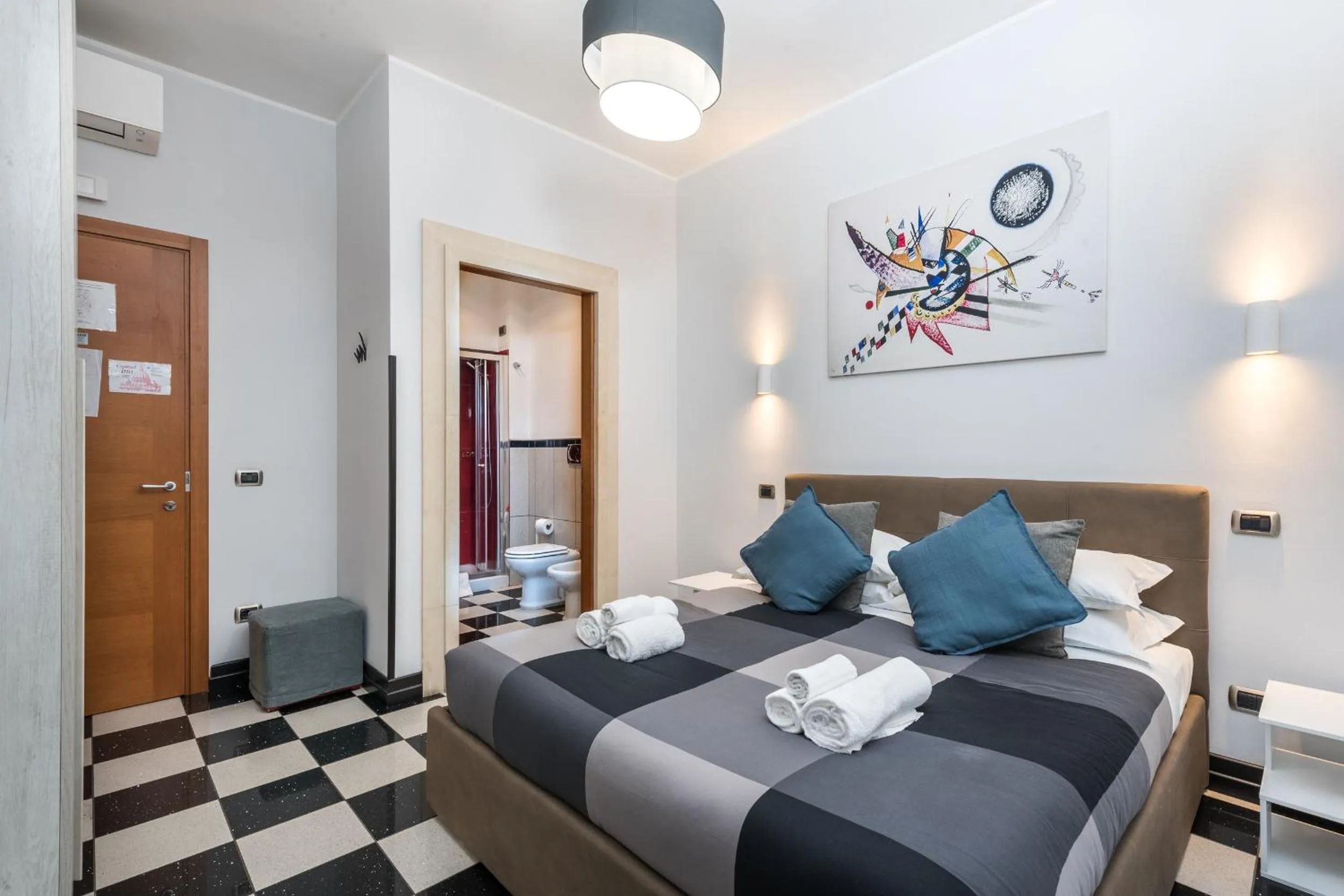 Bed in Cardinal Vatican Inn