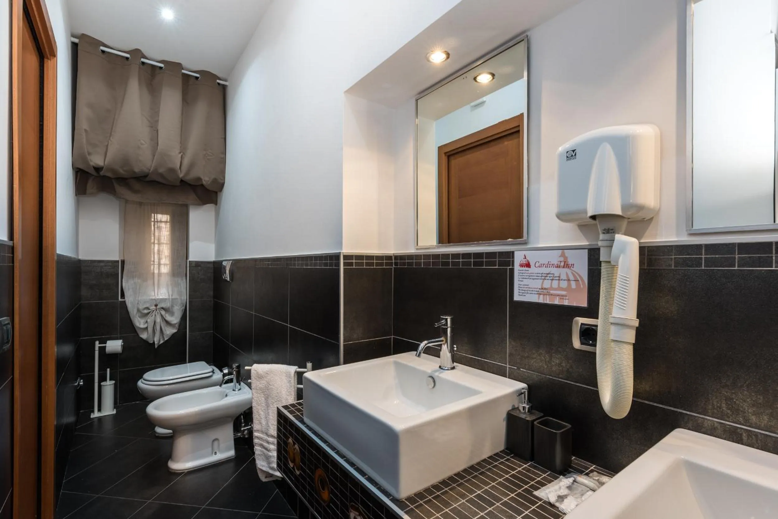 Shower in Cardinal Vatican Inn