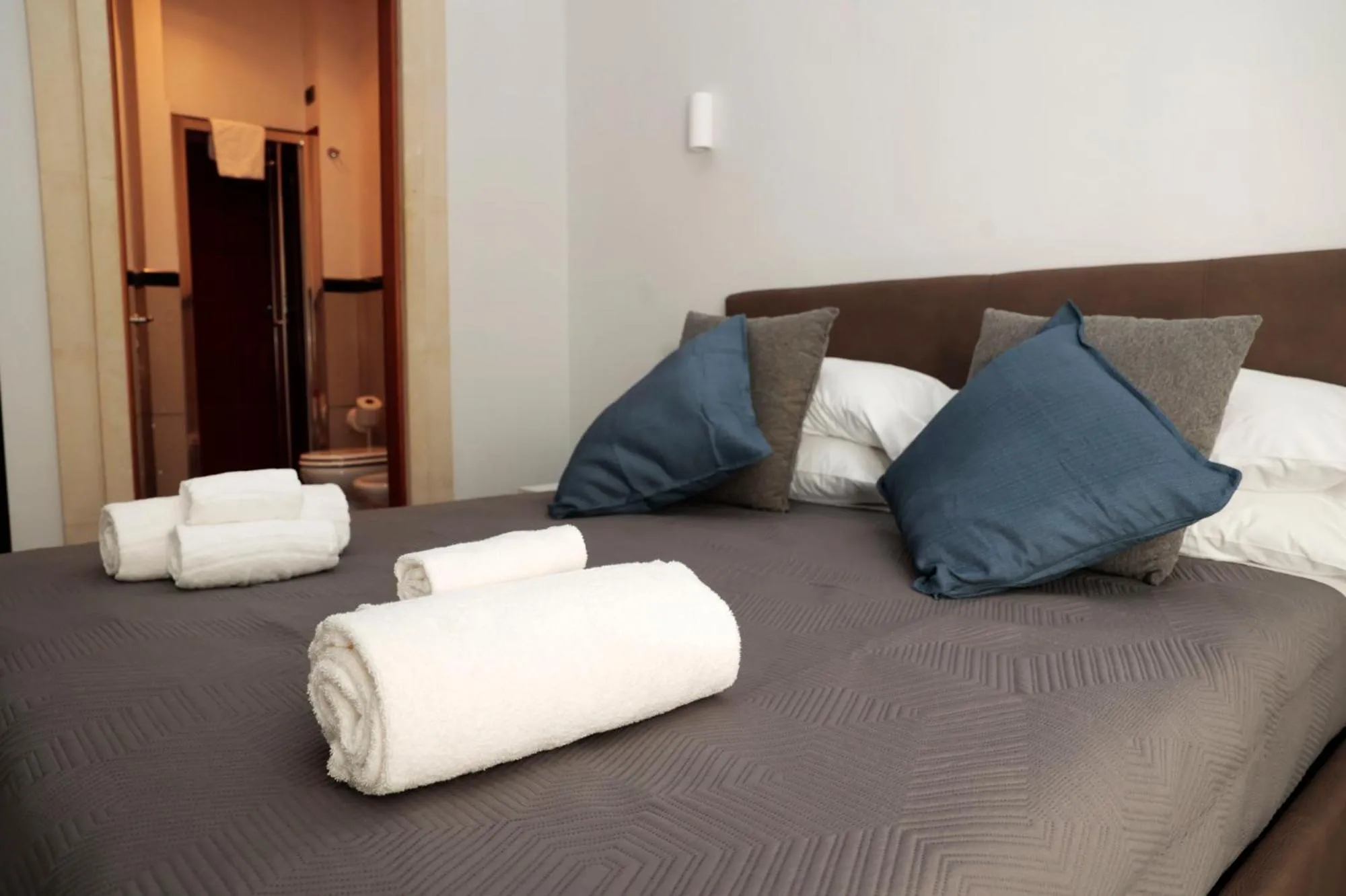 Bed in Cardinal Vatican Inn