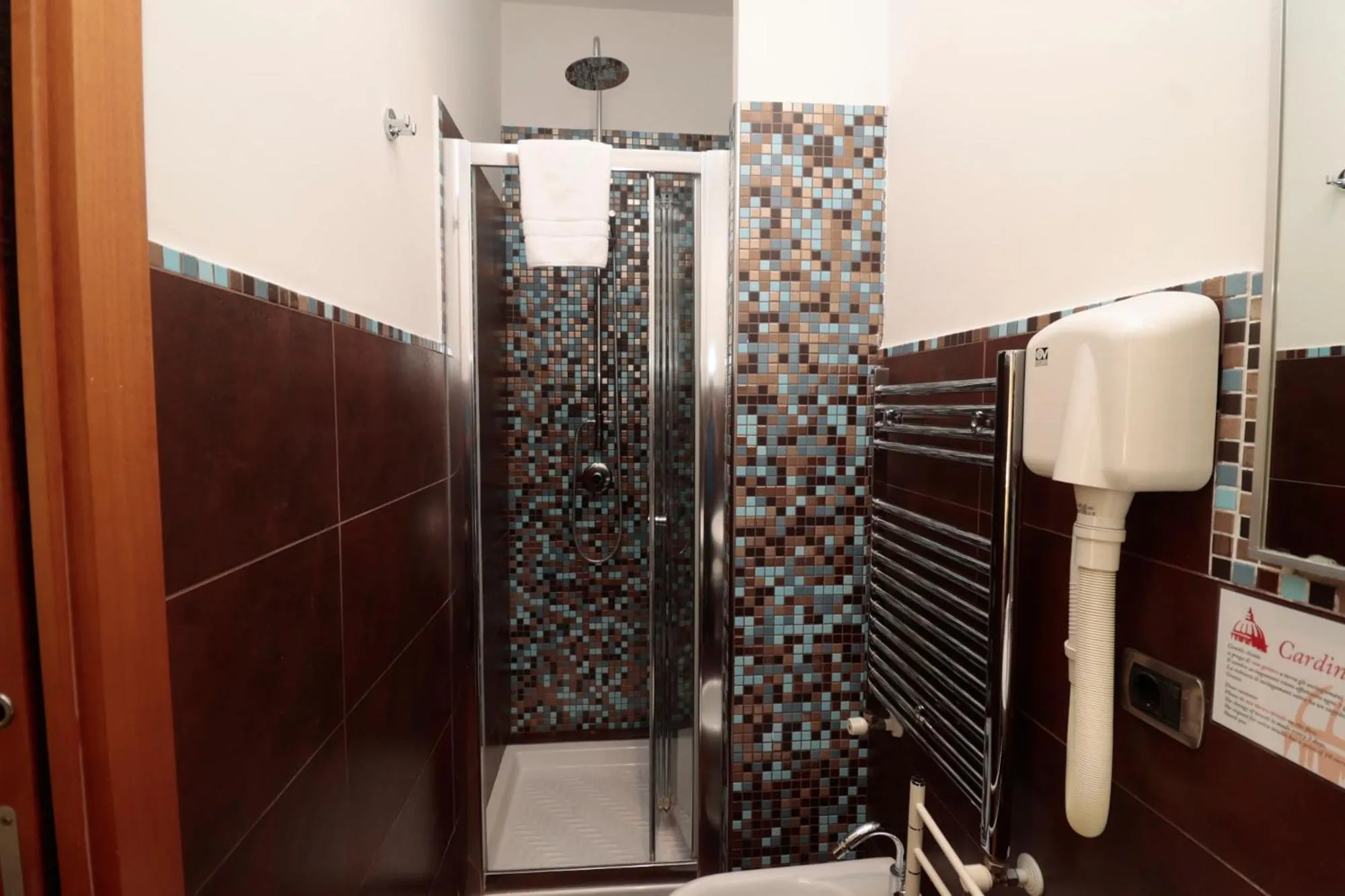 Shower in Cardinal Vatican Inn