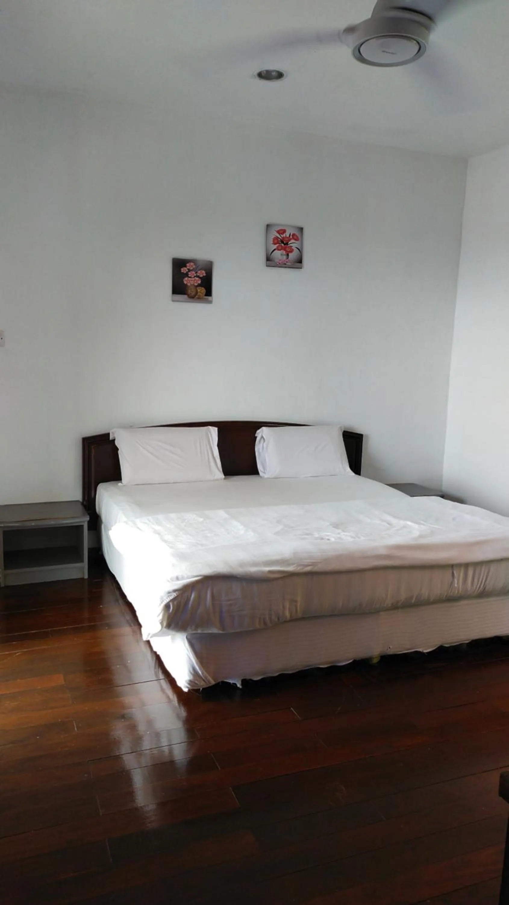 Bedroom, Bed in Happy Garden