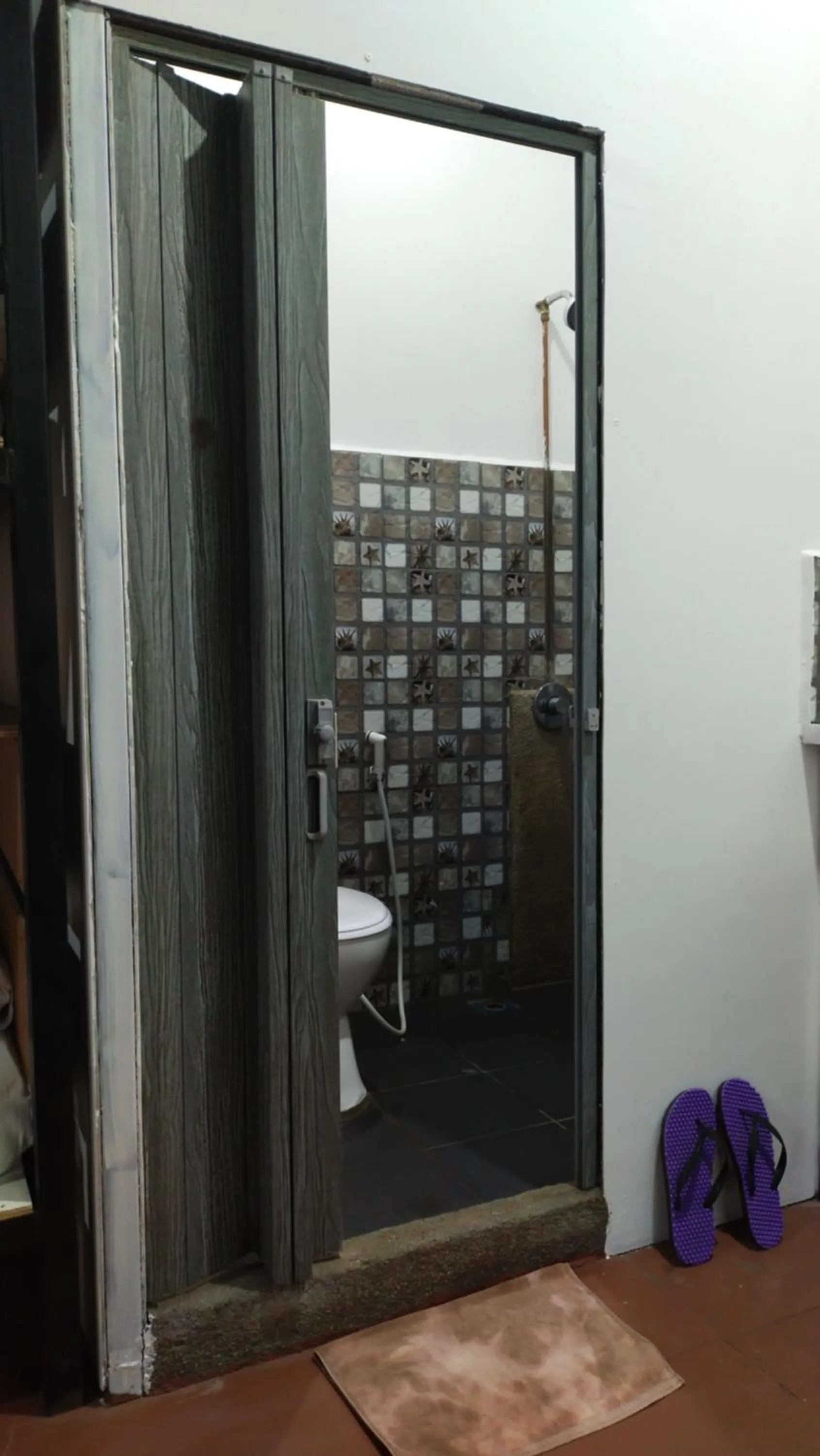 Shower in Happy Garden