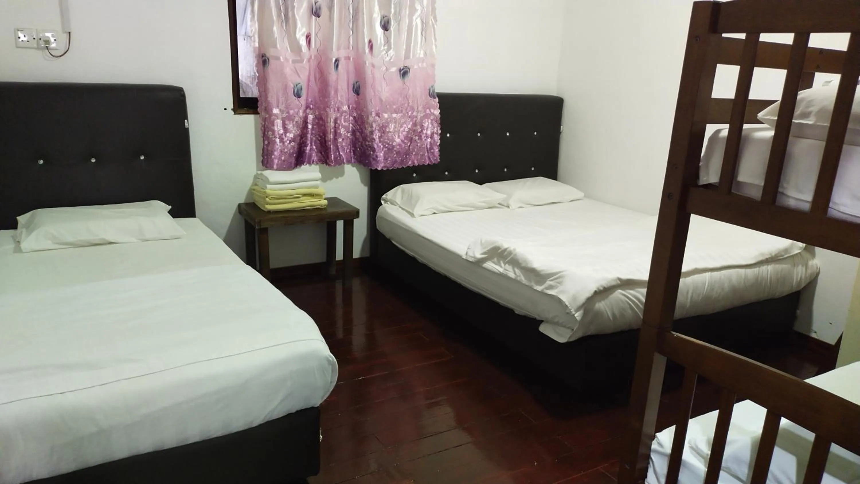 Bedroom, Bed in Happy Garden