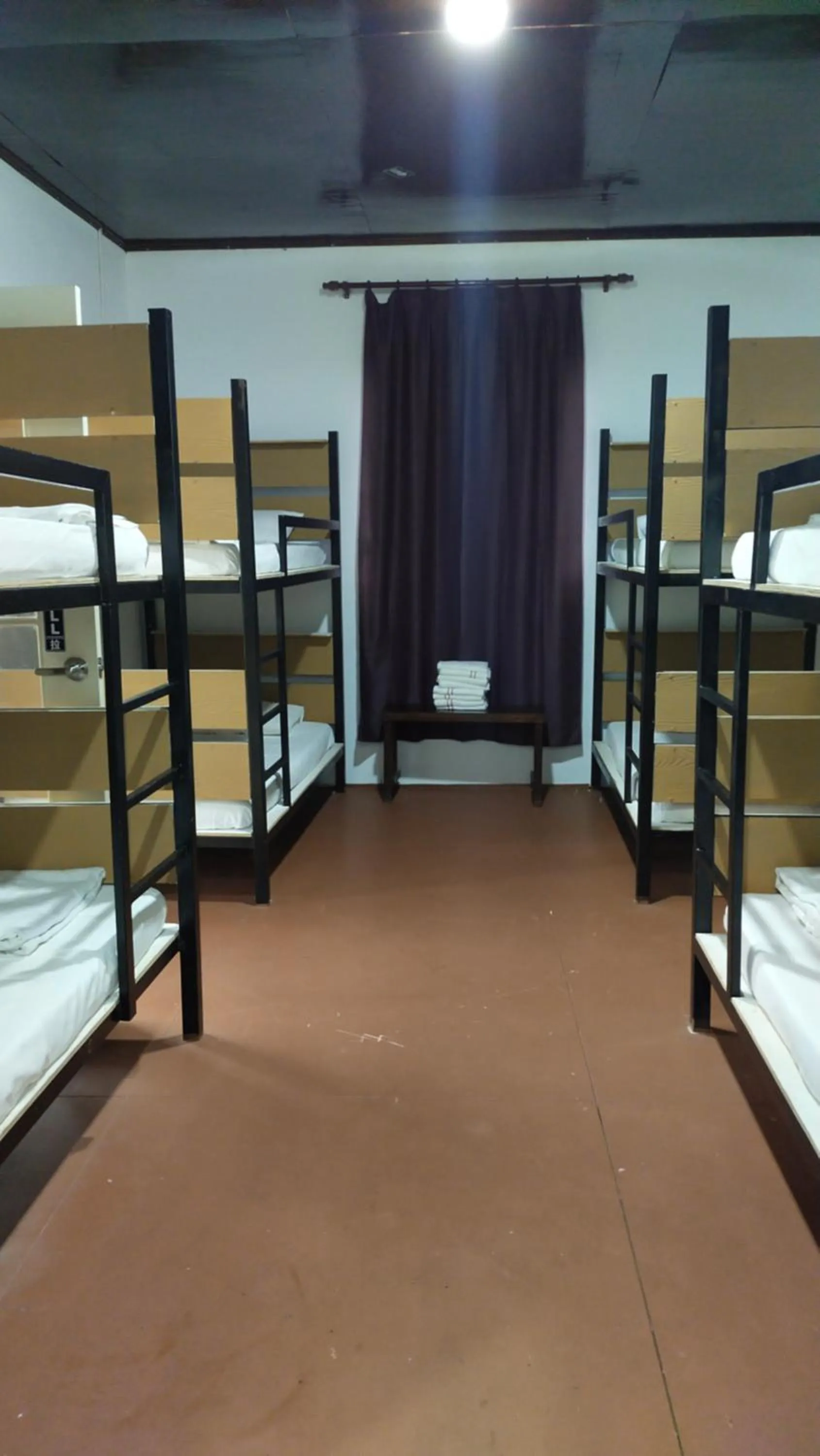 Photo of the whole room, Bed in Happy Garden