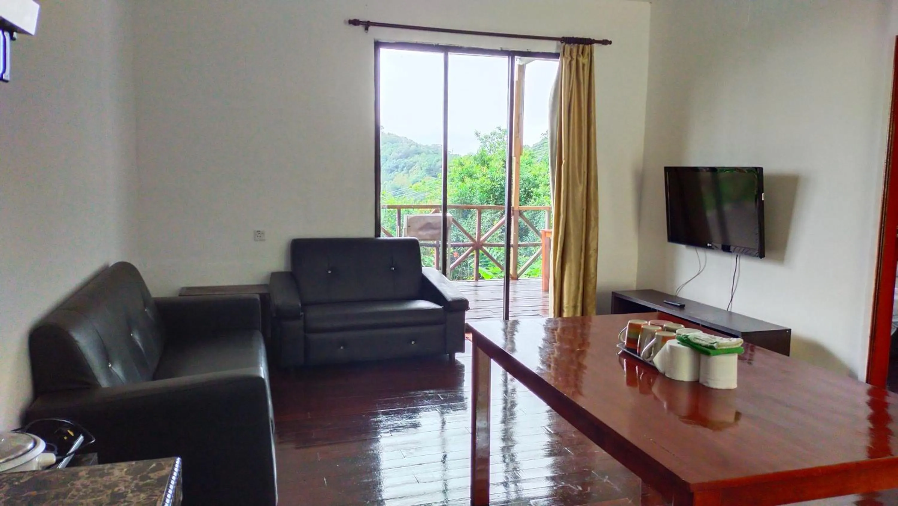 Communal lounge/ TV room in Happy Garden