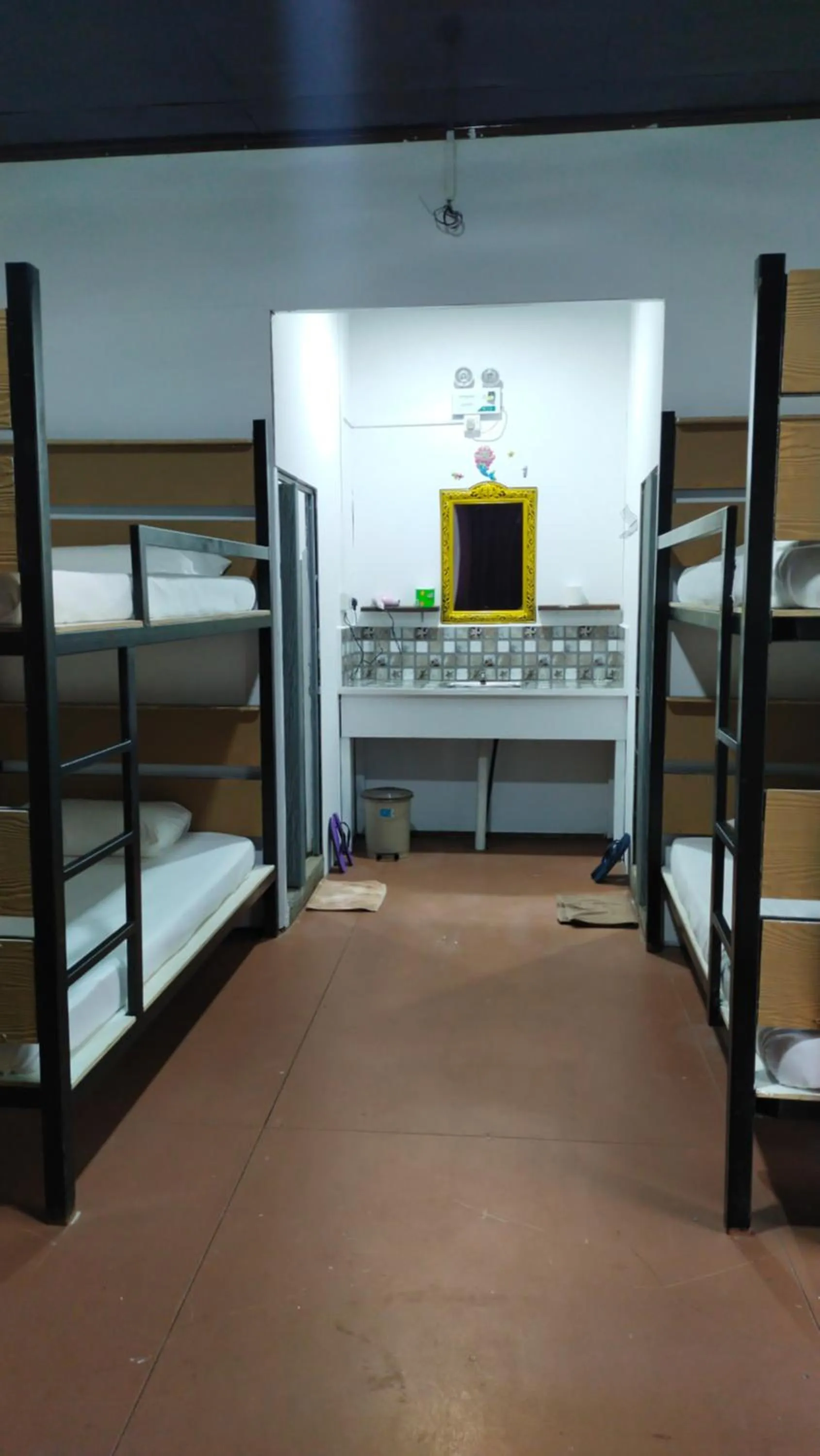 Bedroom, Bed in Happy Garden