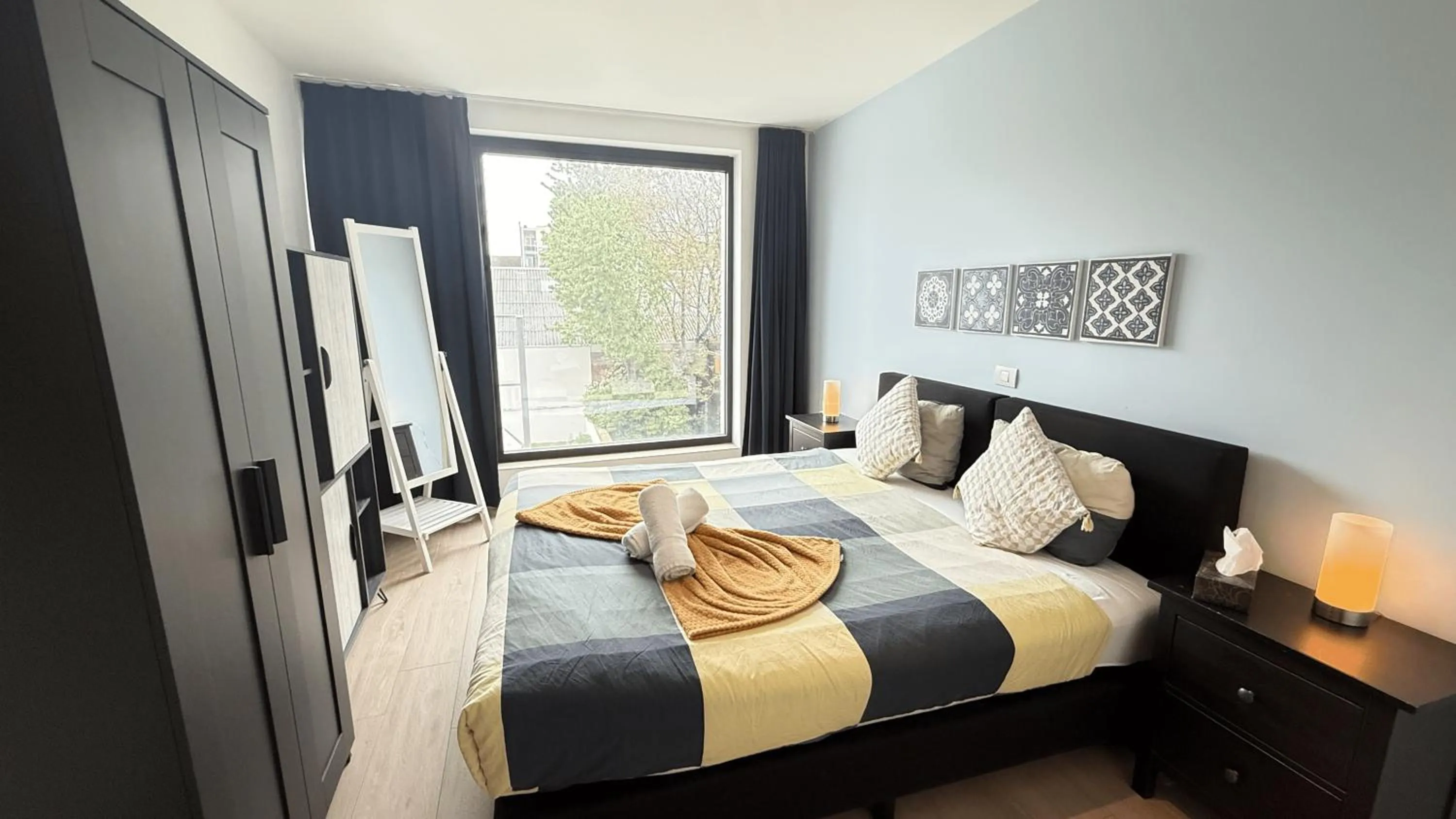 Bed in OneLuxStay near Diamond District