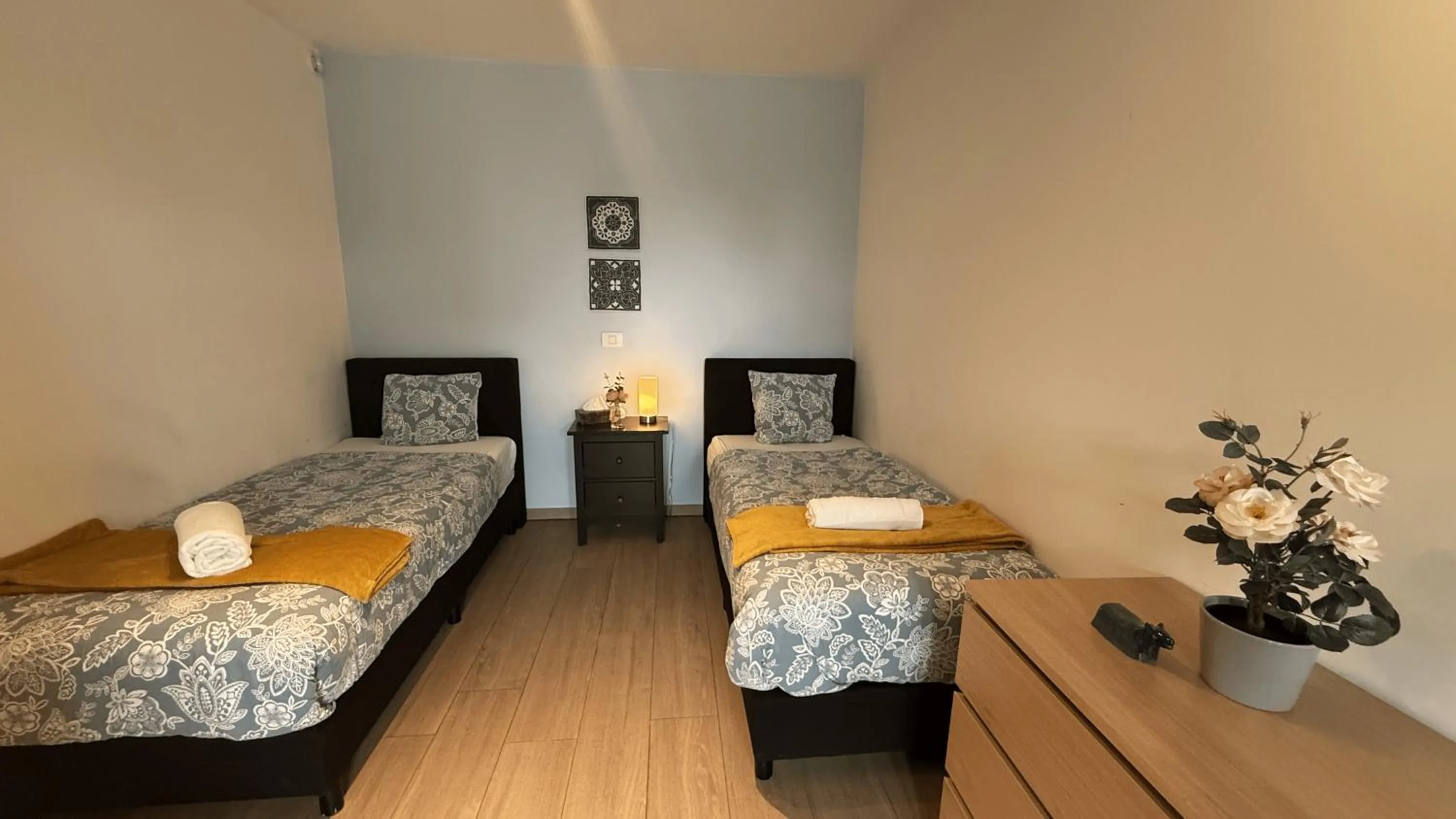 Bed in OneLuxStay near Diamond District