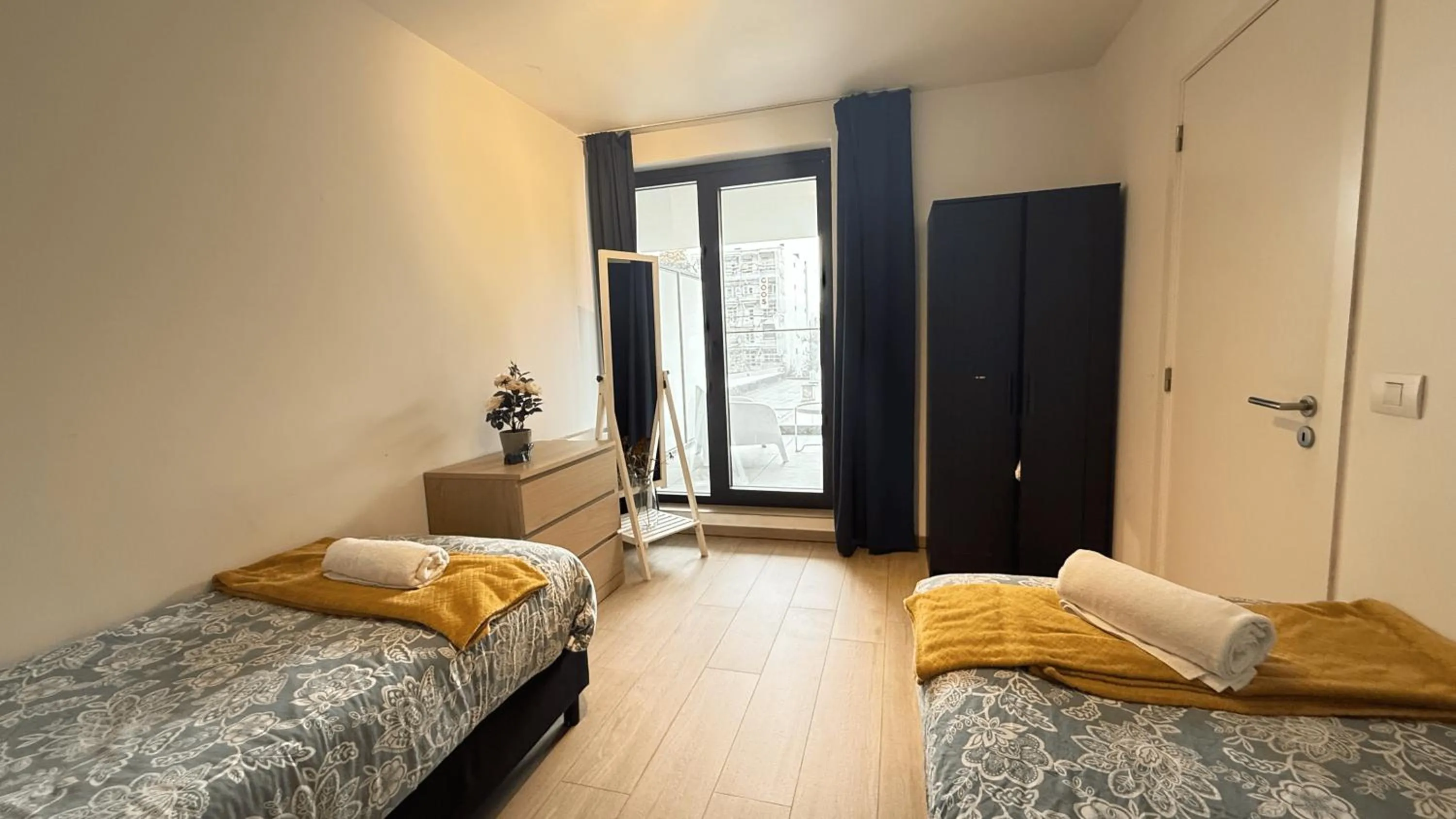 Bed in OneLuxStay near Diamond District