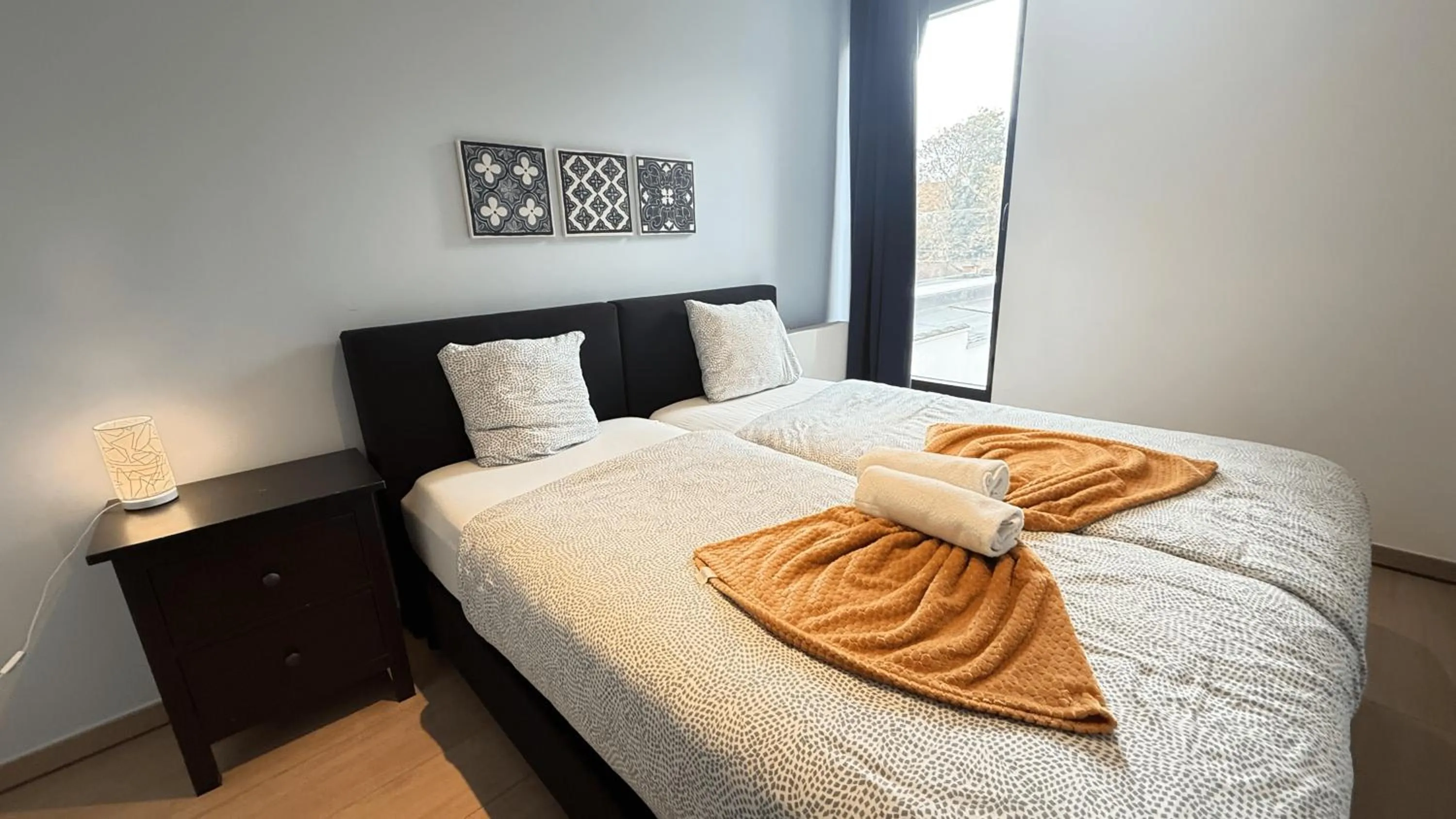 Bed in OneLuxStay near Diamond District