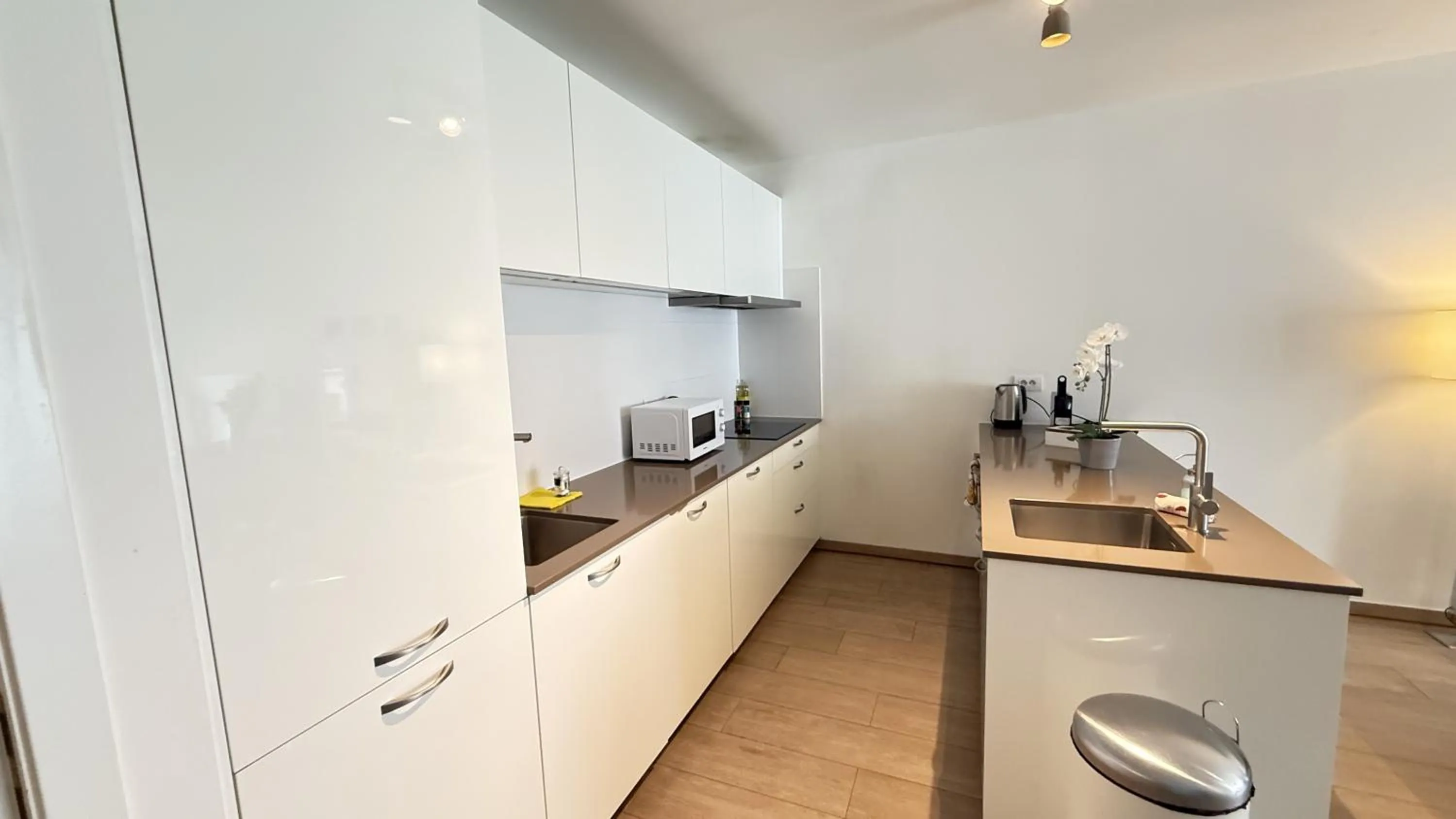 kitchen in OneLuxStay near Diamond District