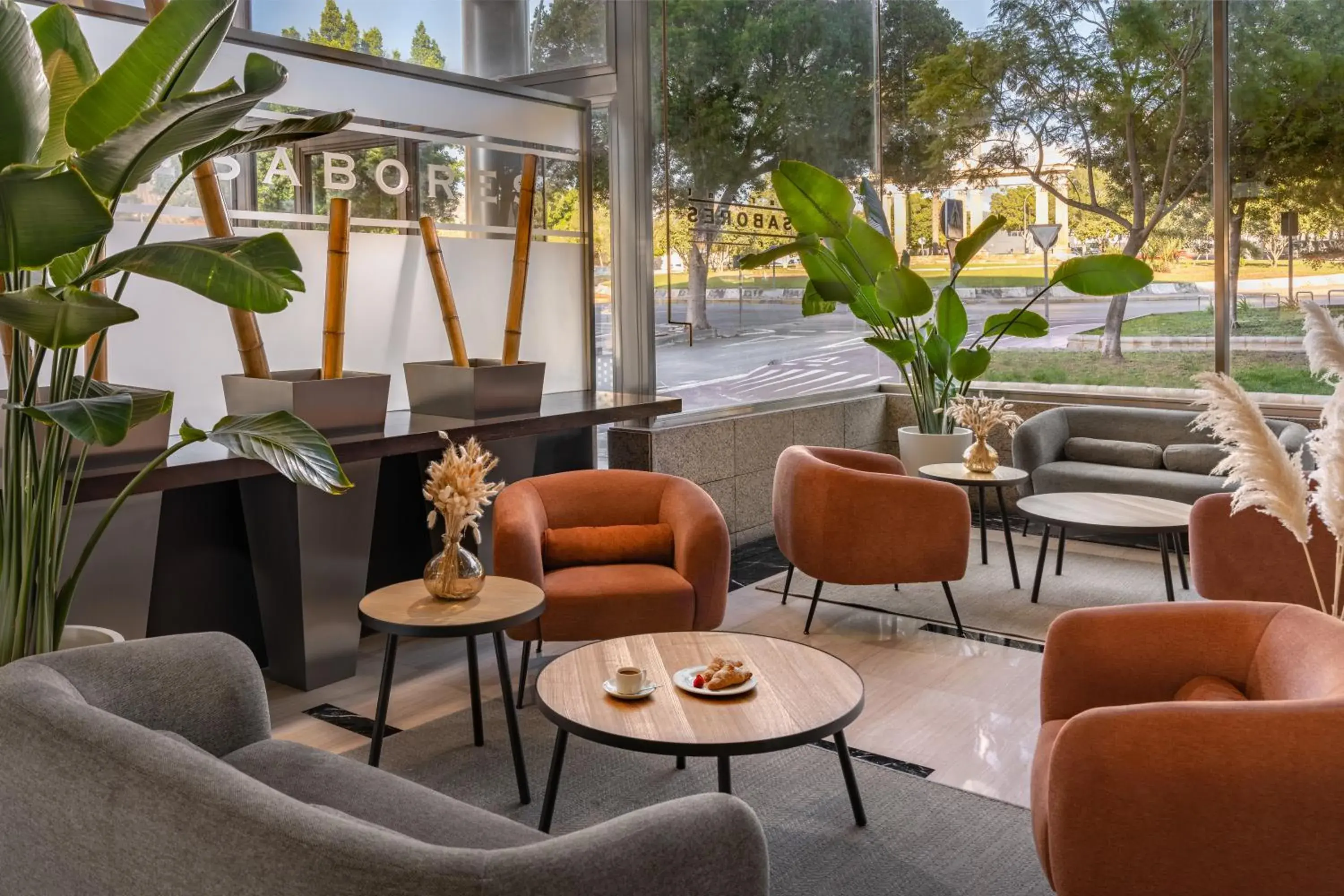 Living room in Elba Almeria Business & Convention Hotel Living room in Elba Almeria Business & Convention Hotel