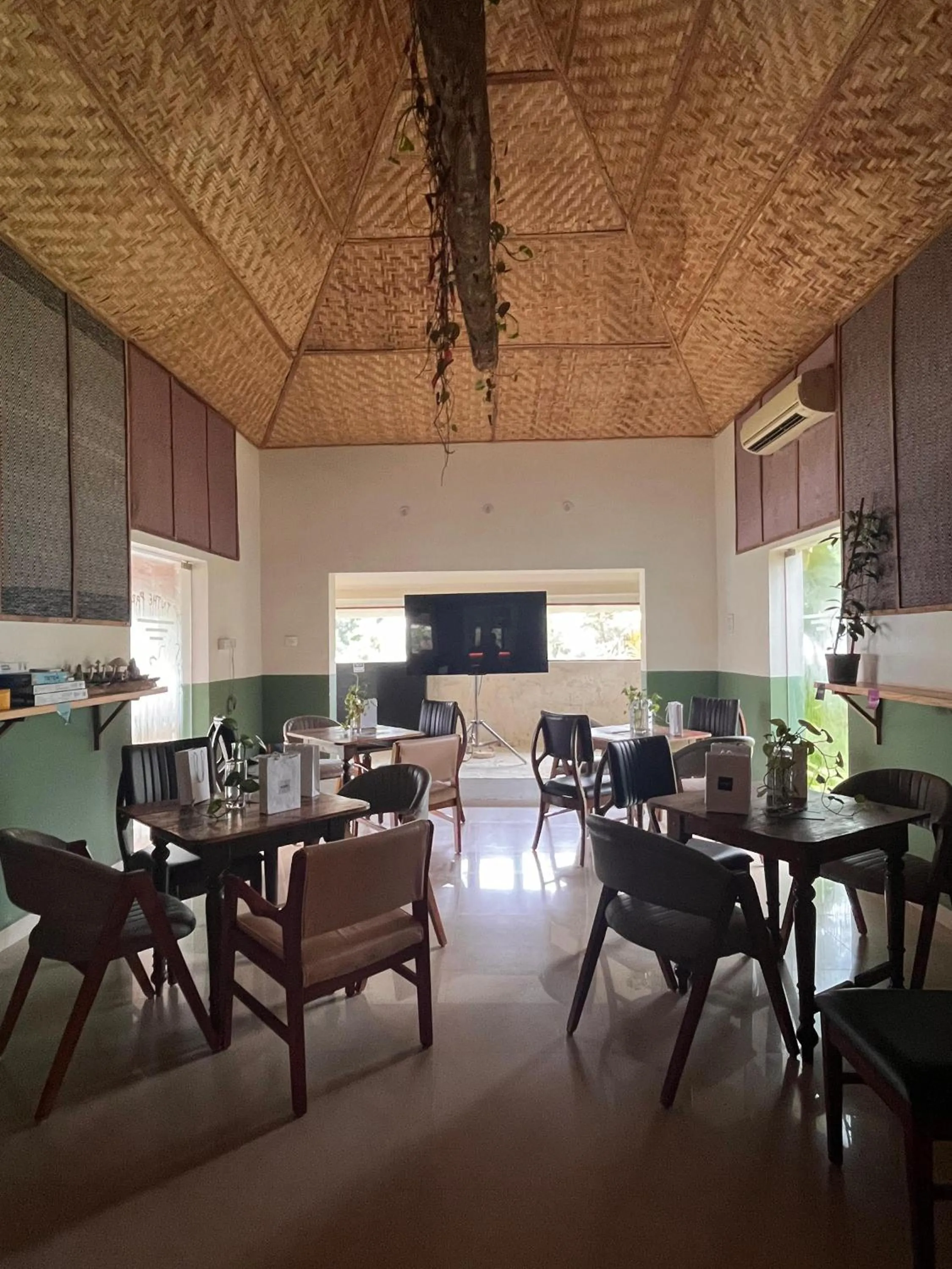 Restaurant/places to eat in Circle