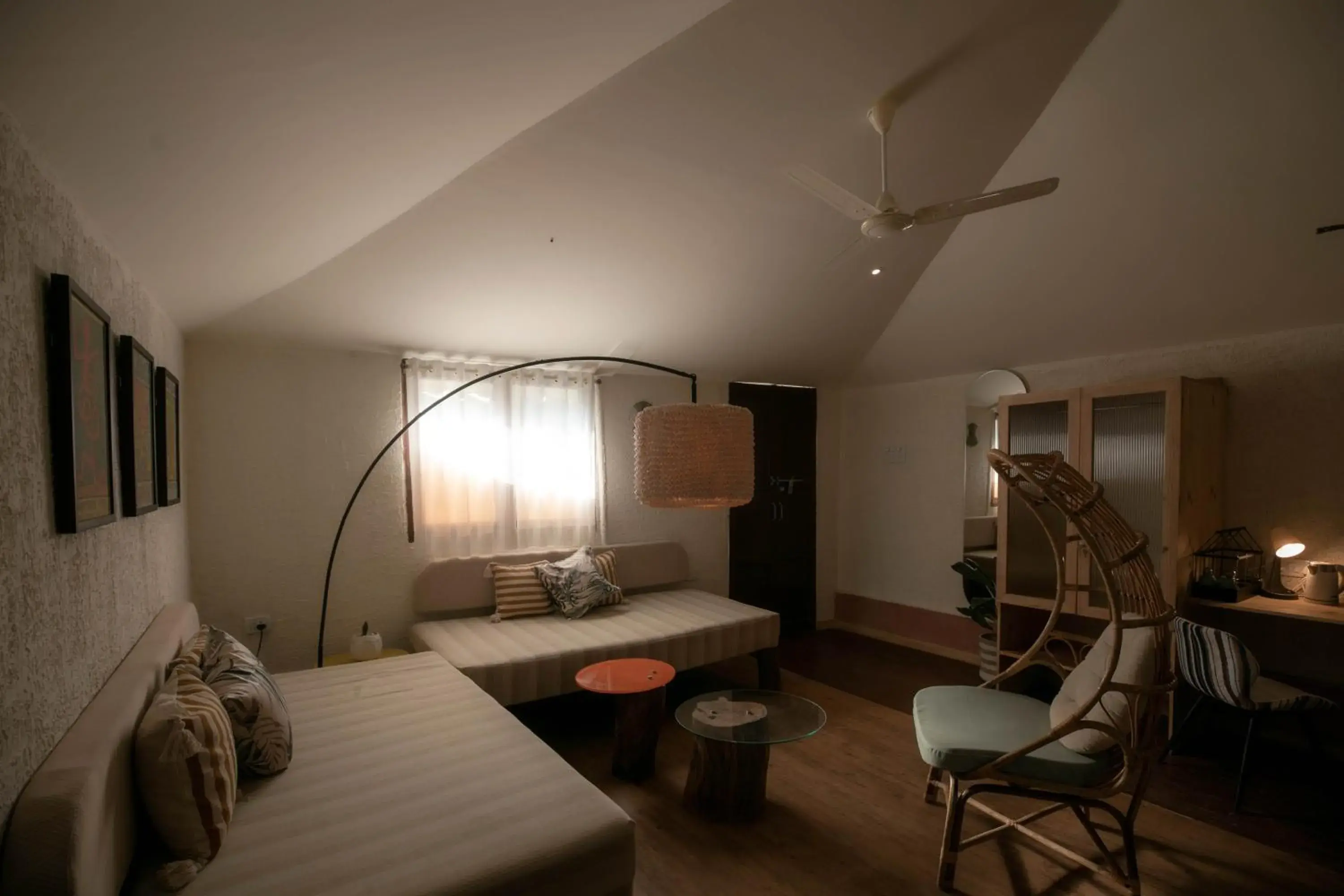 Living room, Bed in Circle Living room, Bed in Circle