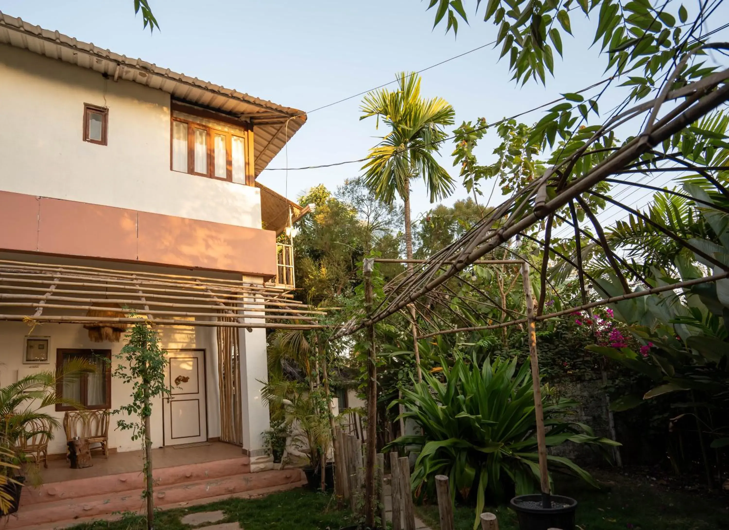 Property building in Circle Property building in Circle