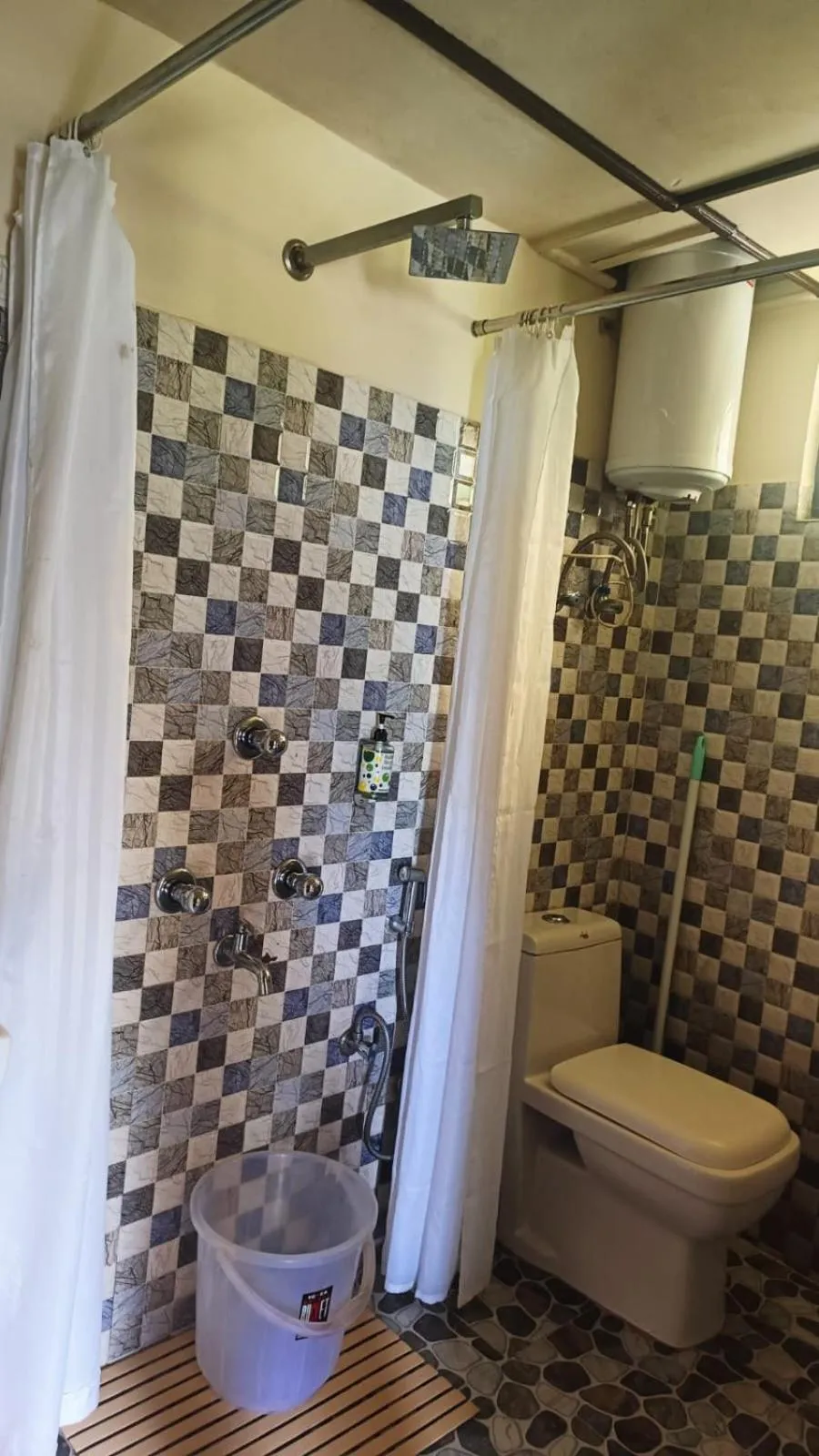 Shower in The Nettle and Fern Farmstay