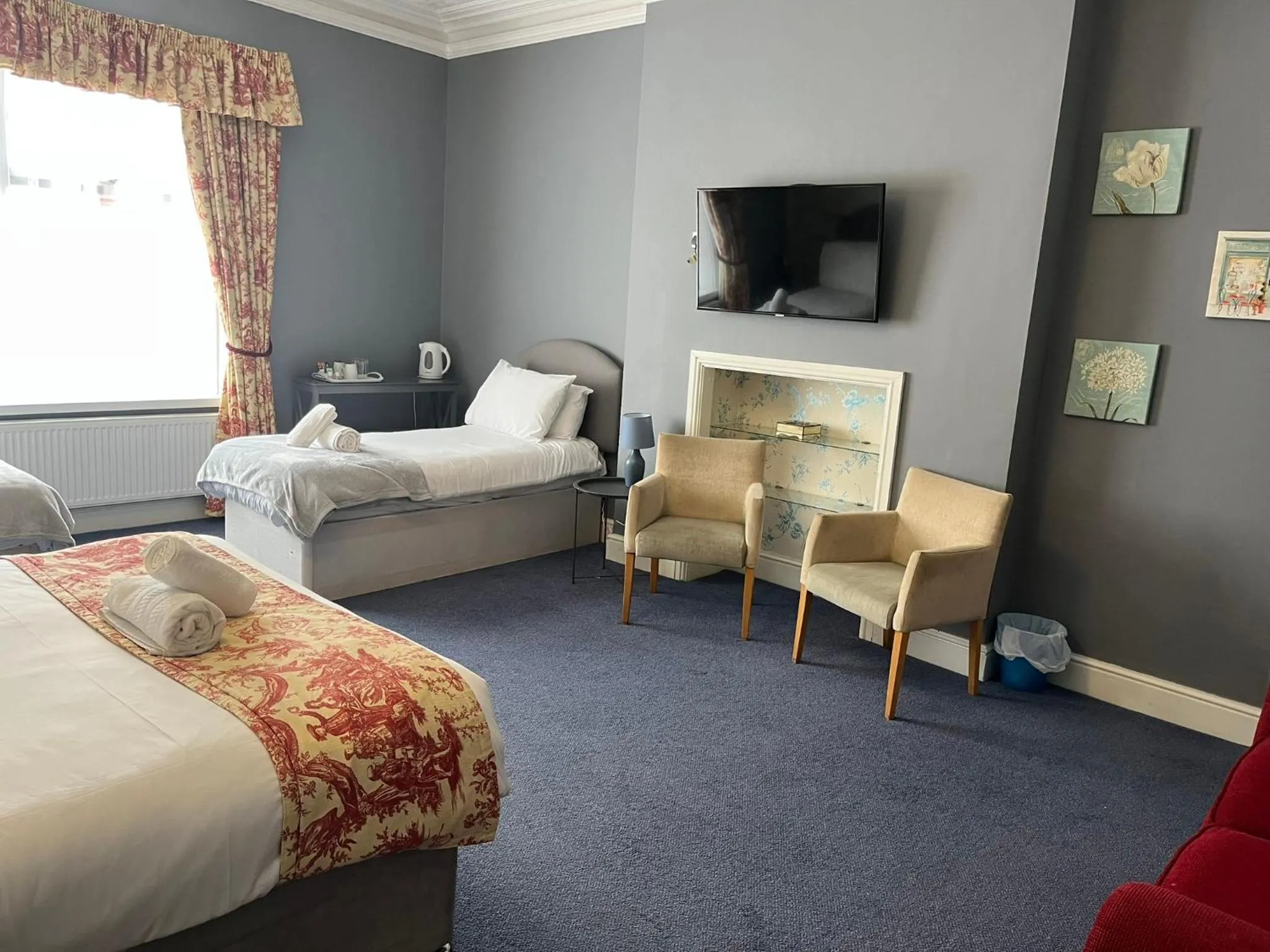 Photo of the whole room, Bed in The Calder House Hotel