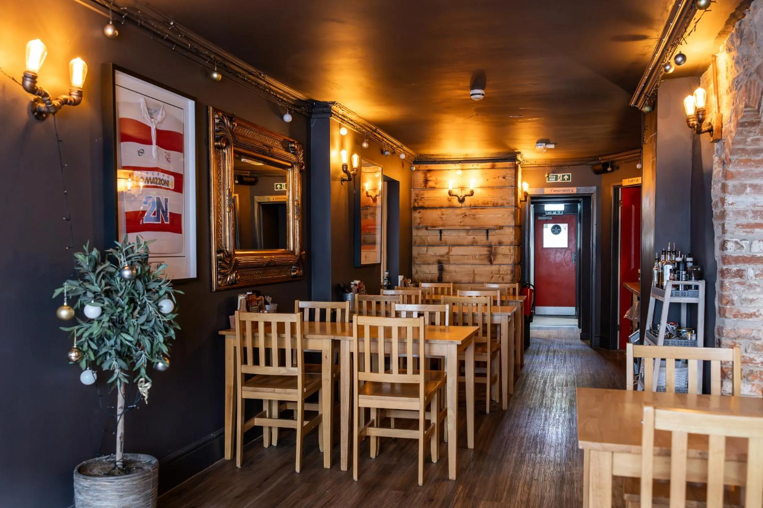 Restaurant/places to eat in The First Hurdle Guest House