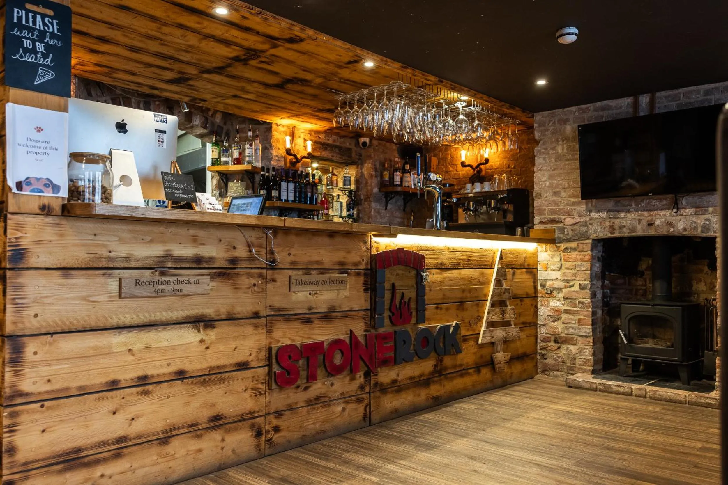 Lounge or bar in The First Hurdle Guest House