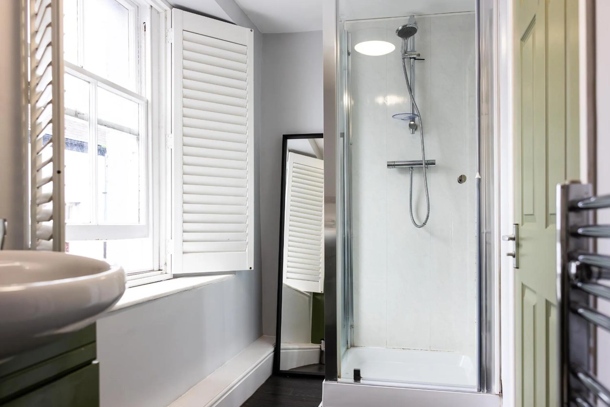 Shower in The First Hurdle Guest House