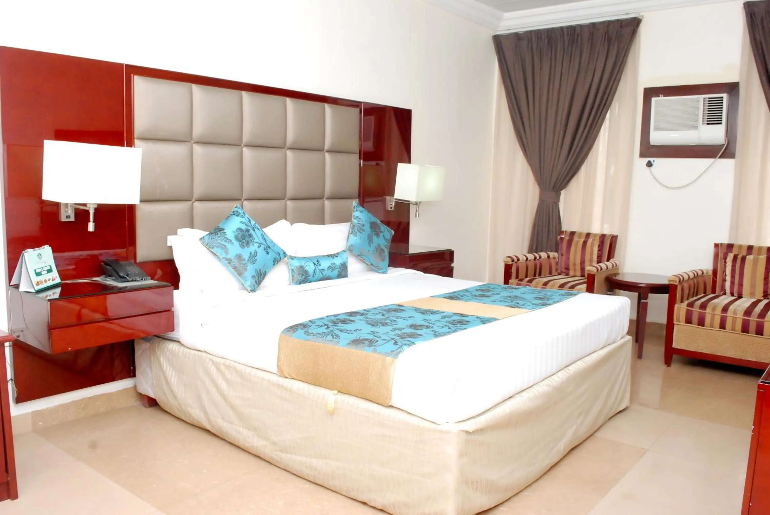 Bed in De Rembrandt Hotels and Suites