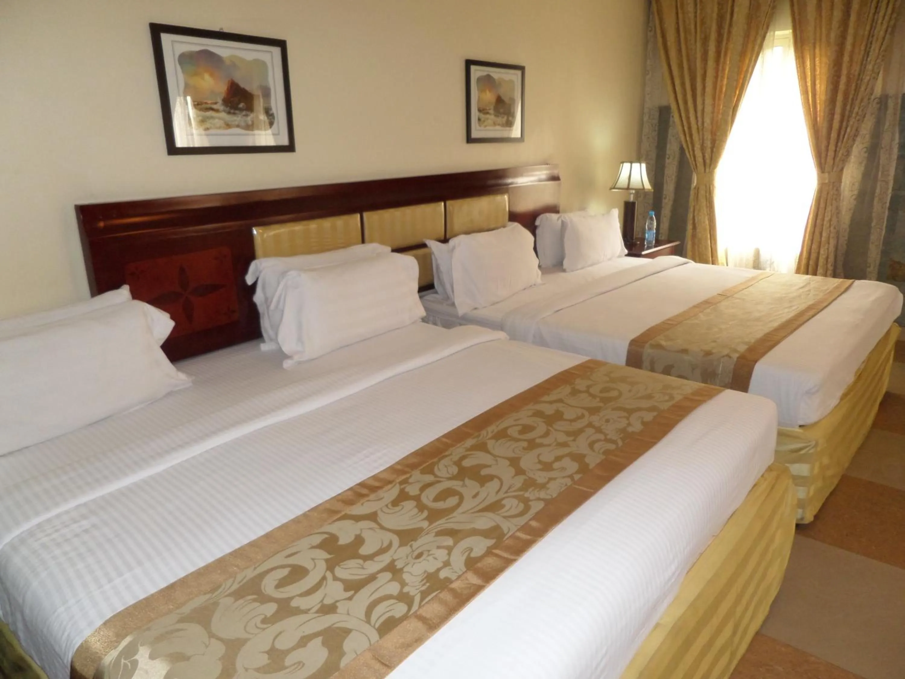 Bed in De Rembrandt Hotels and Suites