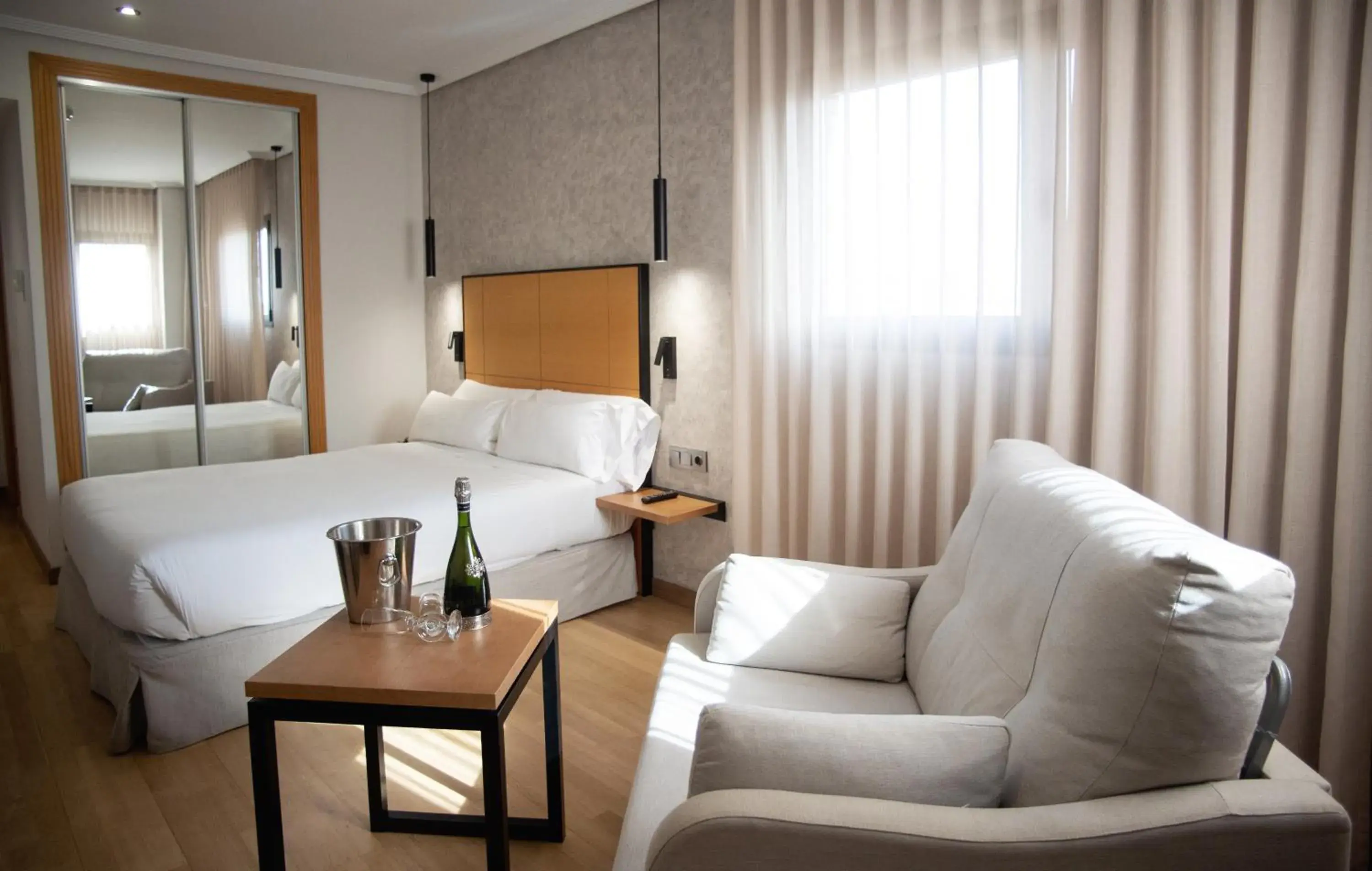 Photo of the whole room, Bed in Sercotel Gran Fama Photo of the whole room, Bed in Sercotel Gran Fama