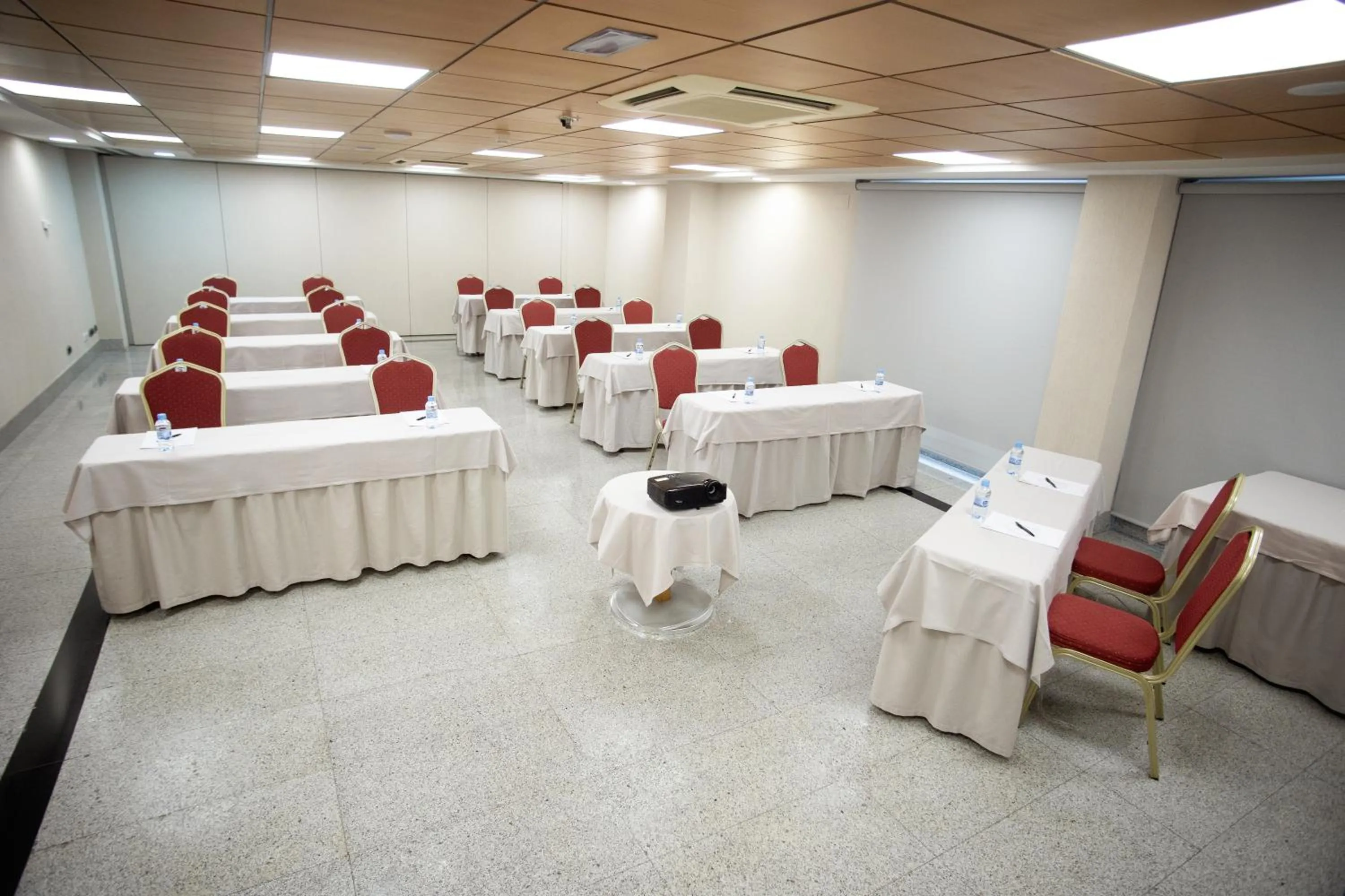 Meeting/conference room in Sercotel Gran Fama