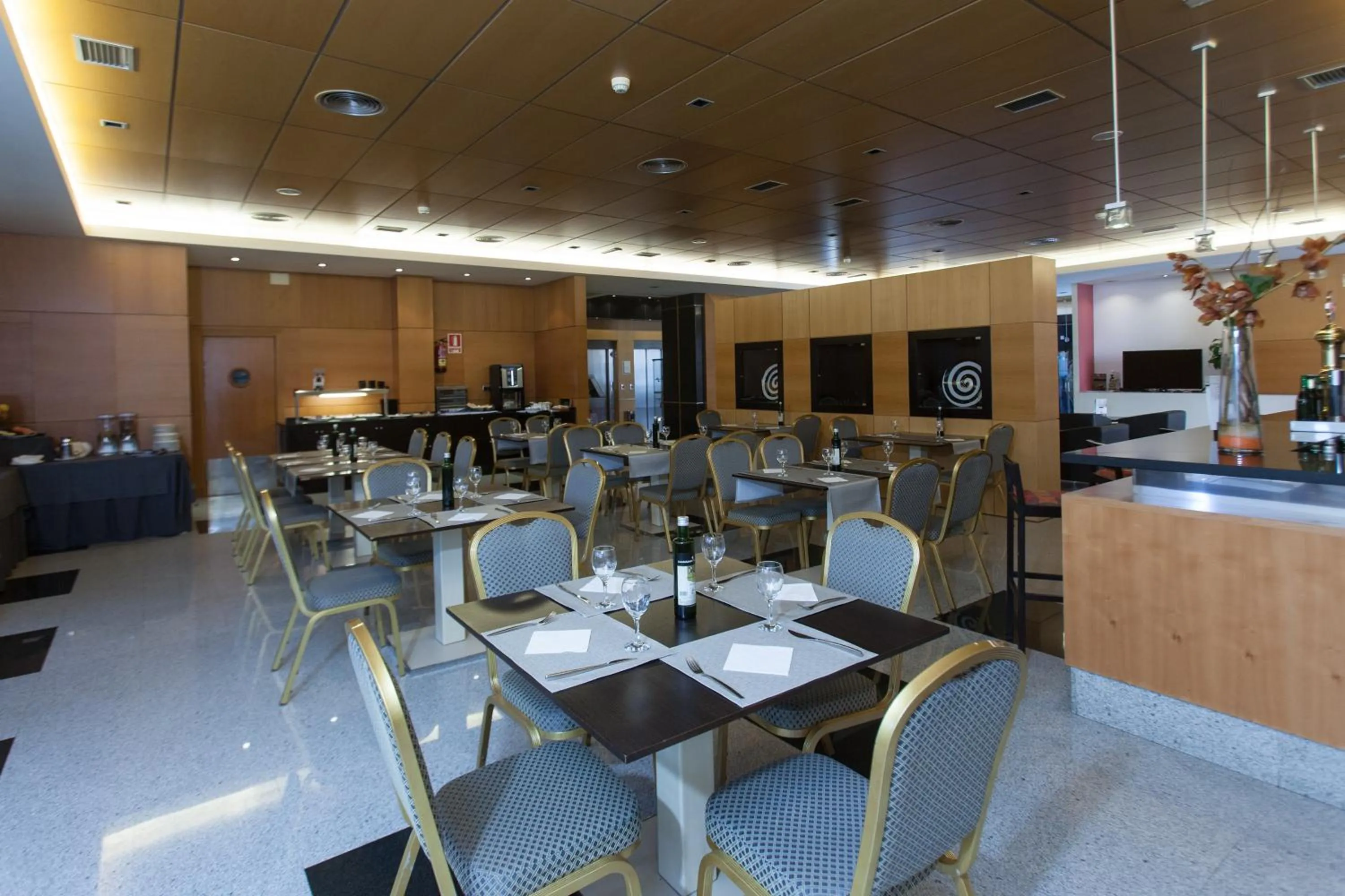 Restaurant/places to eat in Sercotel Gran Fama