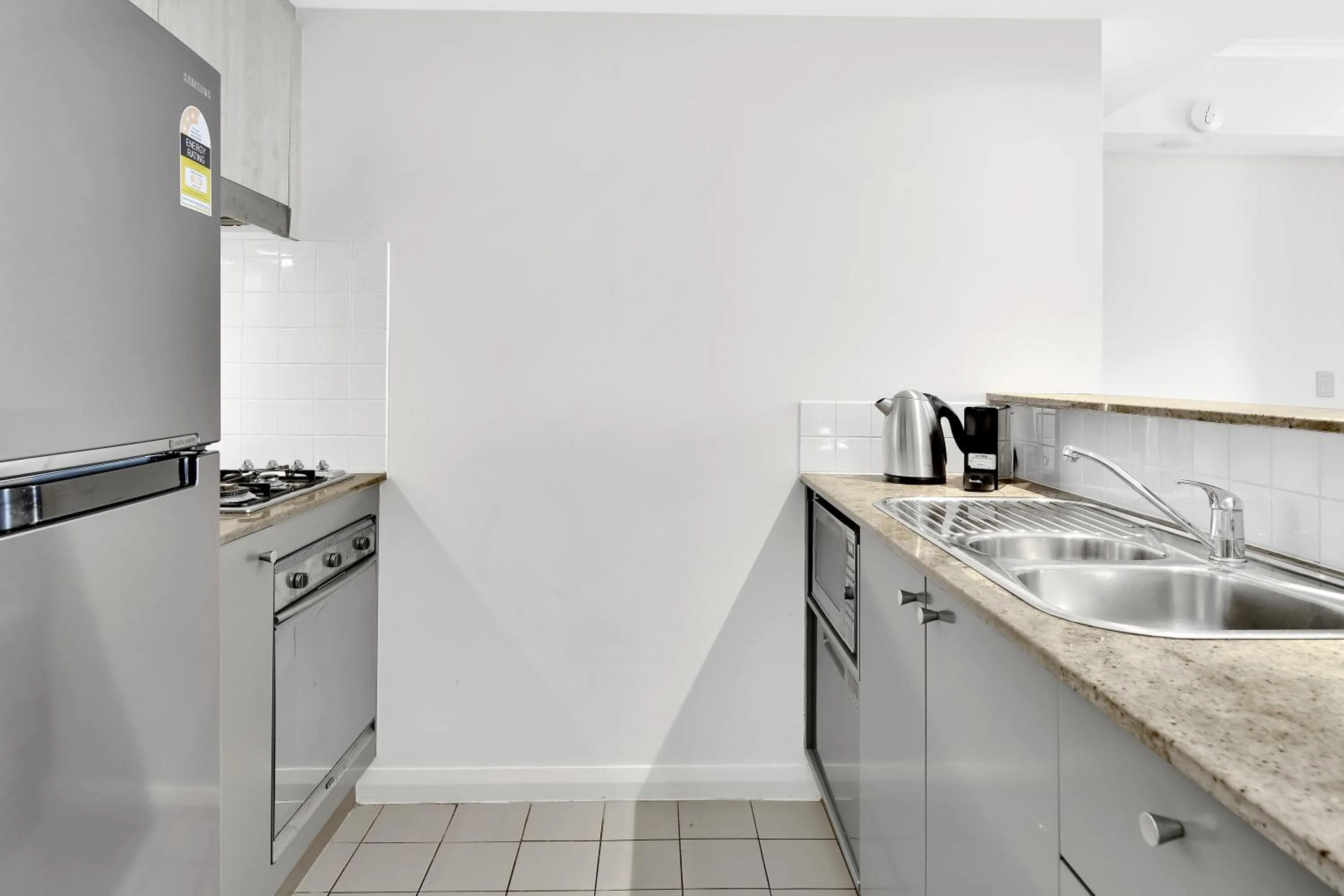 Modern spacious Chatswood Apartment H1016