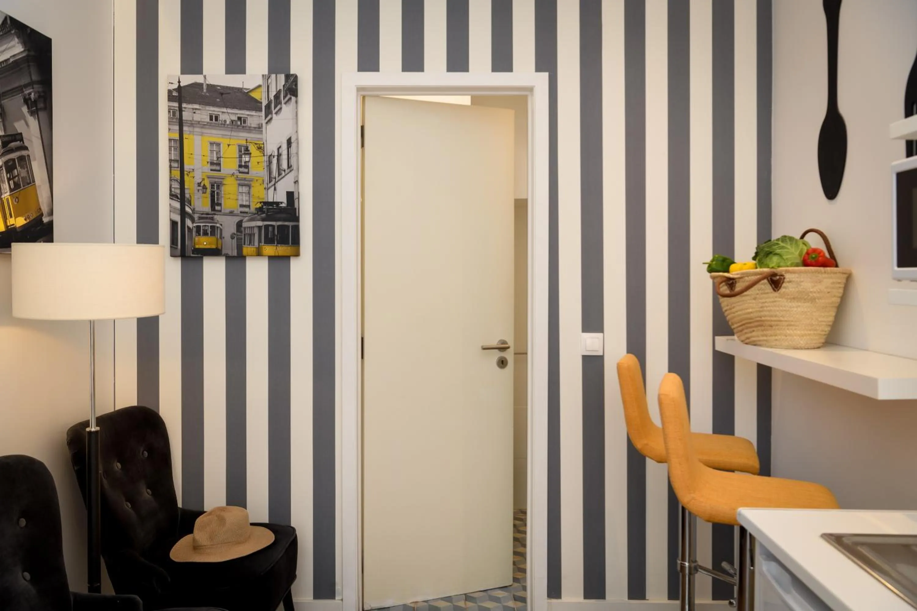 Living room in Alfama Yellow House