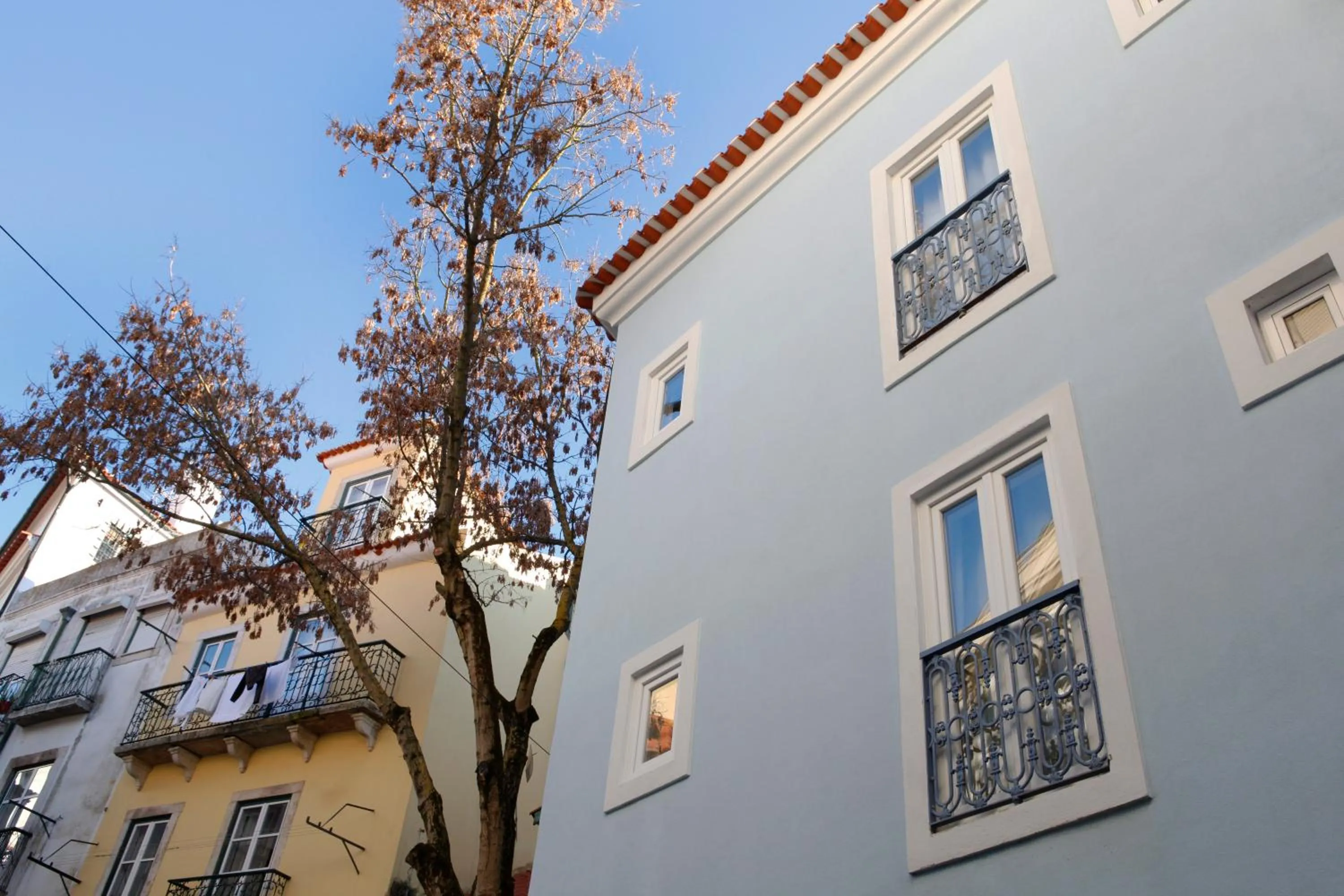 Facade/entrance in Alfama Yellow House