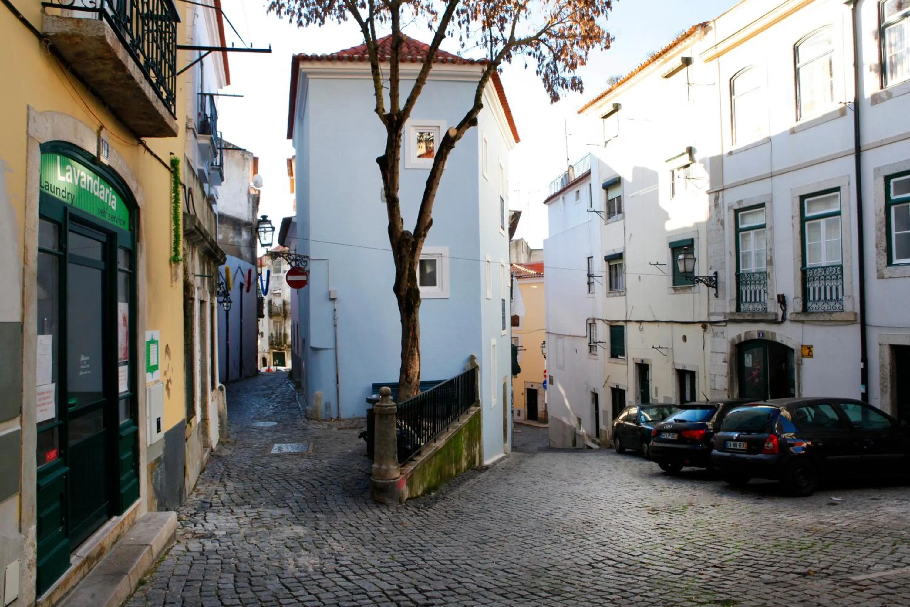 Property building in Alfama Yellow House
