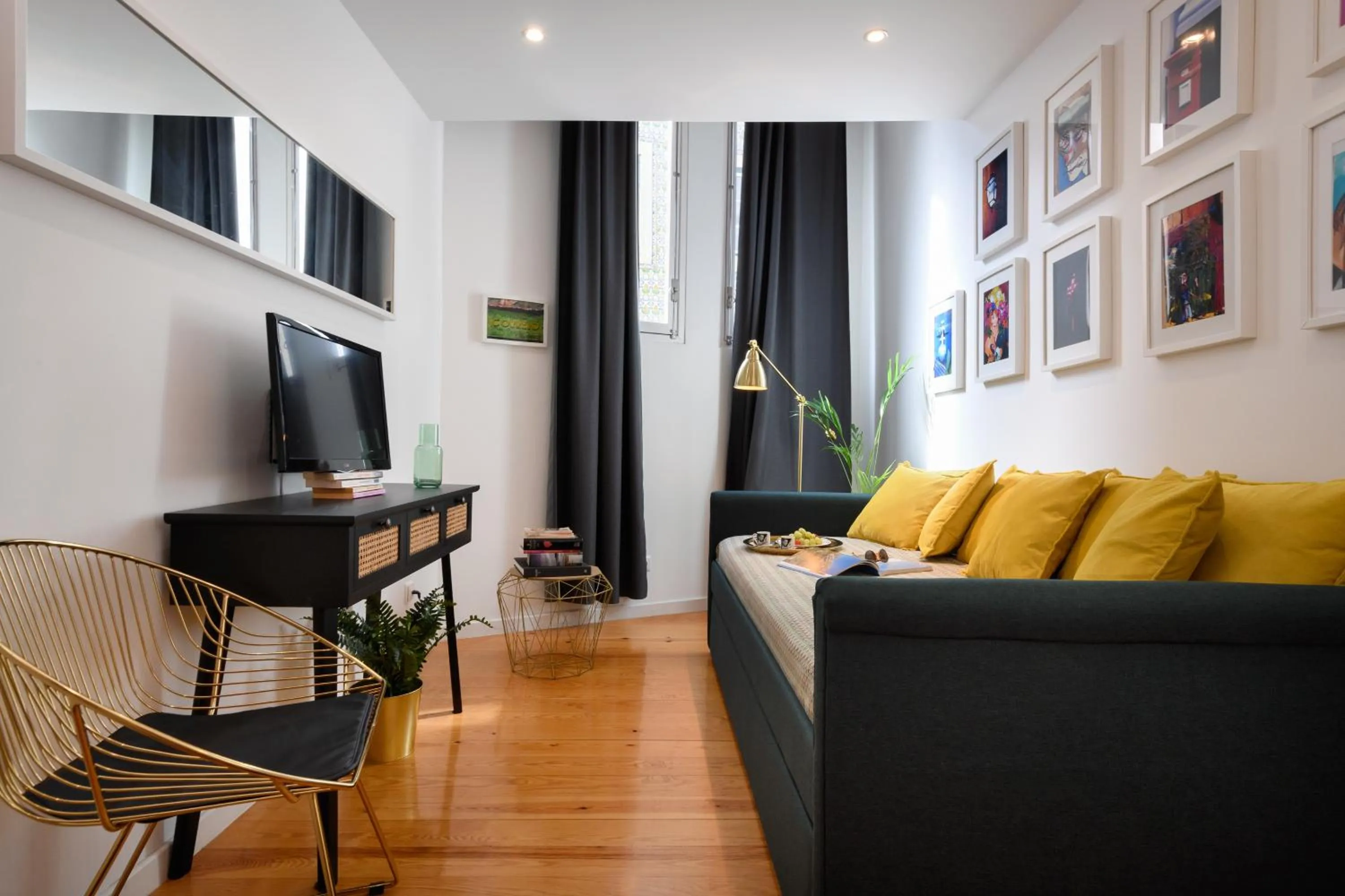 Living room in Alfama Yellow House