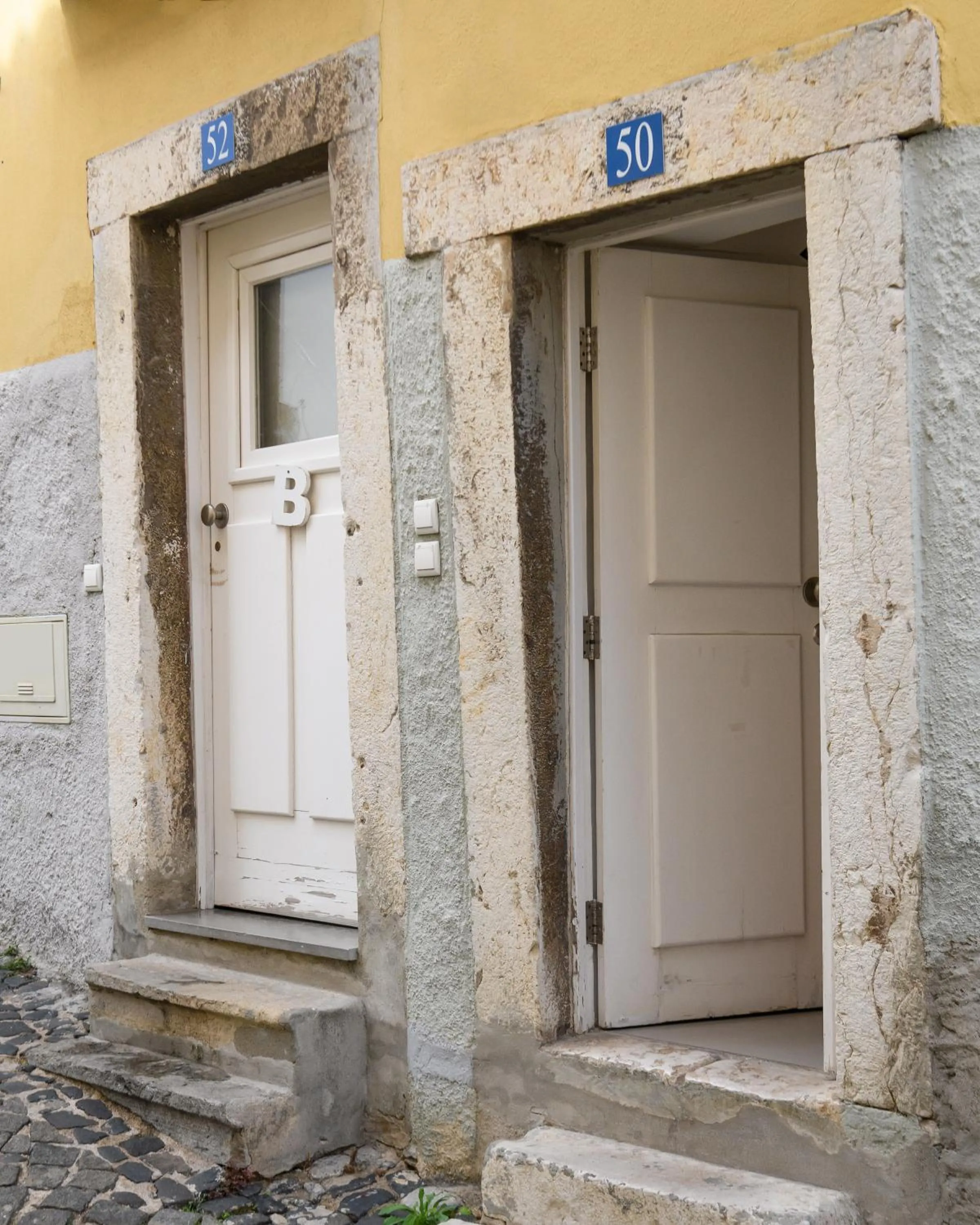 Property building in Alfama Yellow House