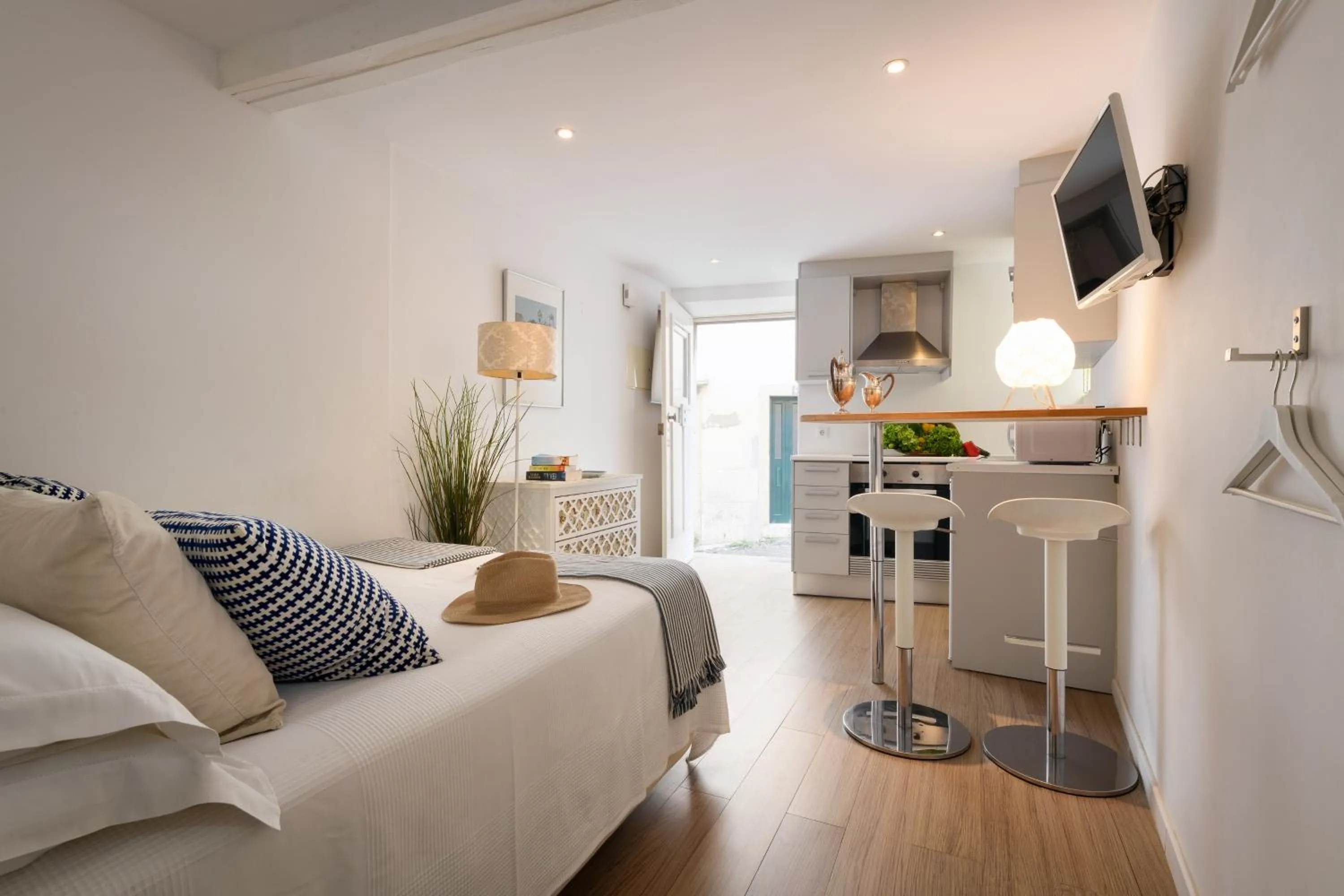 Kitchen or kitchenette in Alfama Yellow House