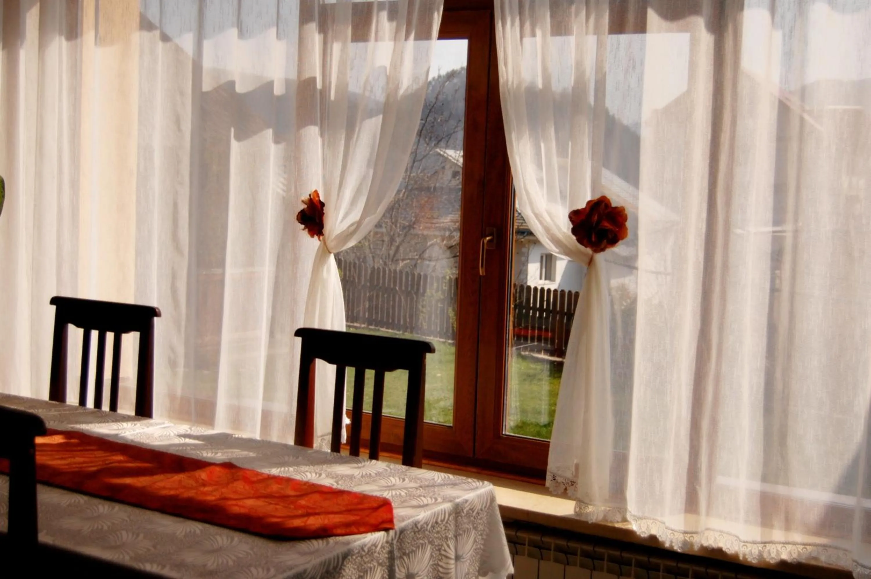 Restaurant/places to eat in Pensiunea Ambiance