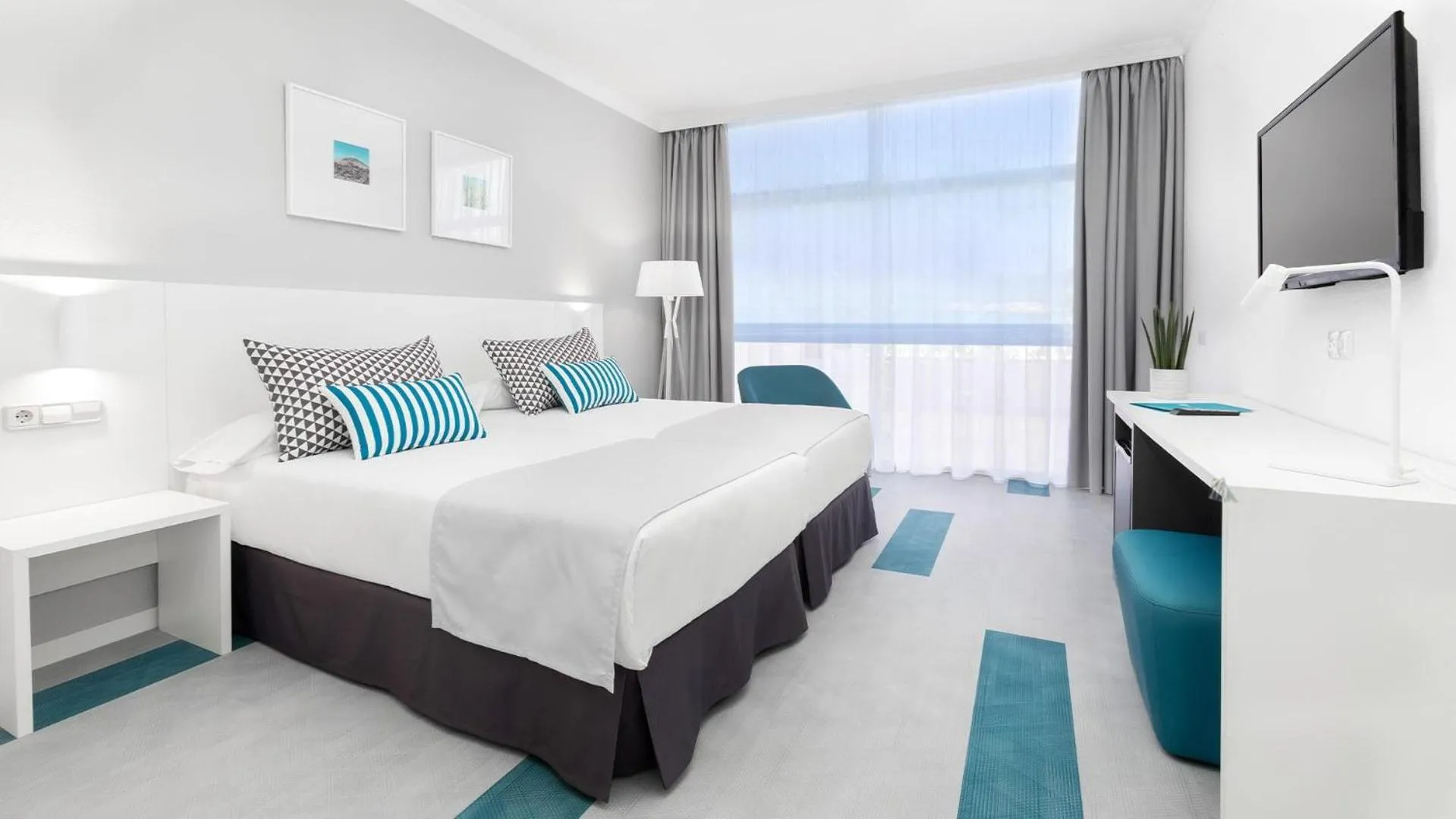 Photo of the whole room, Bed in BLUESEA Interpalace