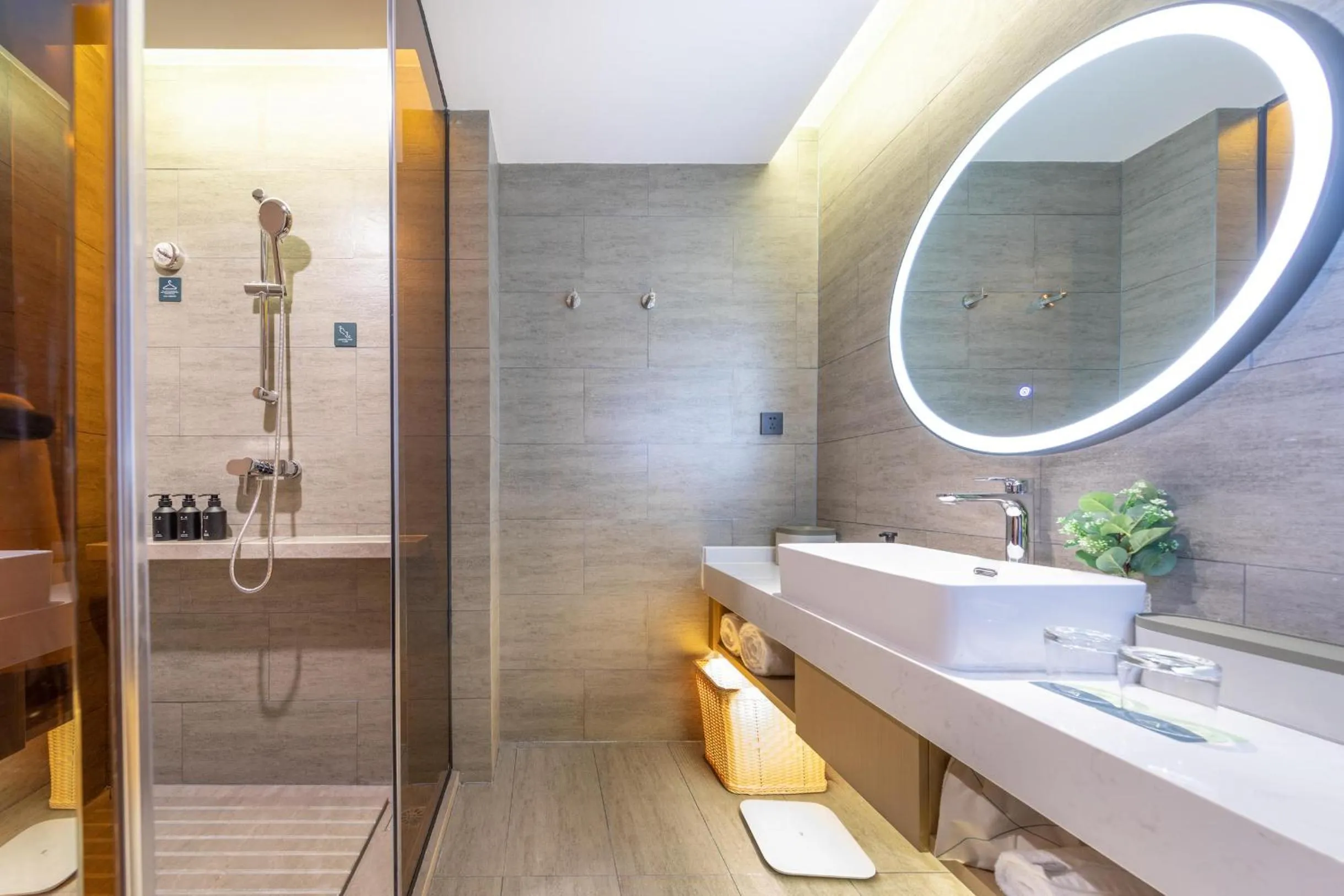 Atour Hotel Yibin West Railway Station