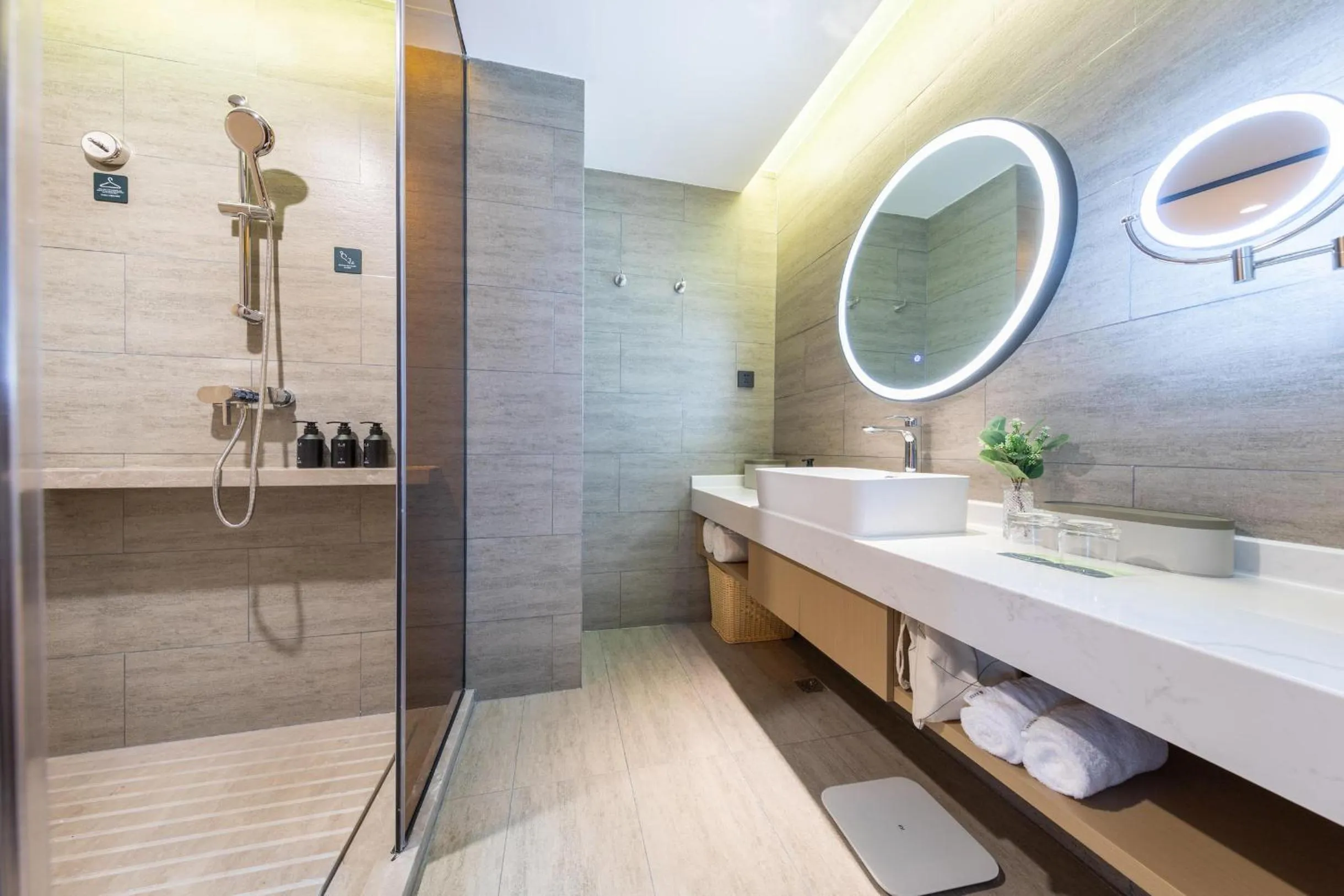 Atour Hotel Yibin West Railway Station