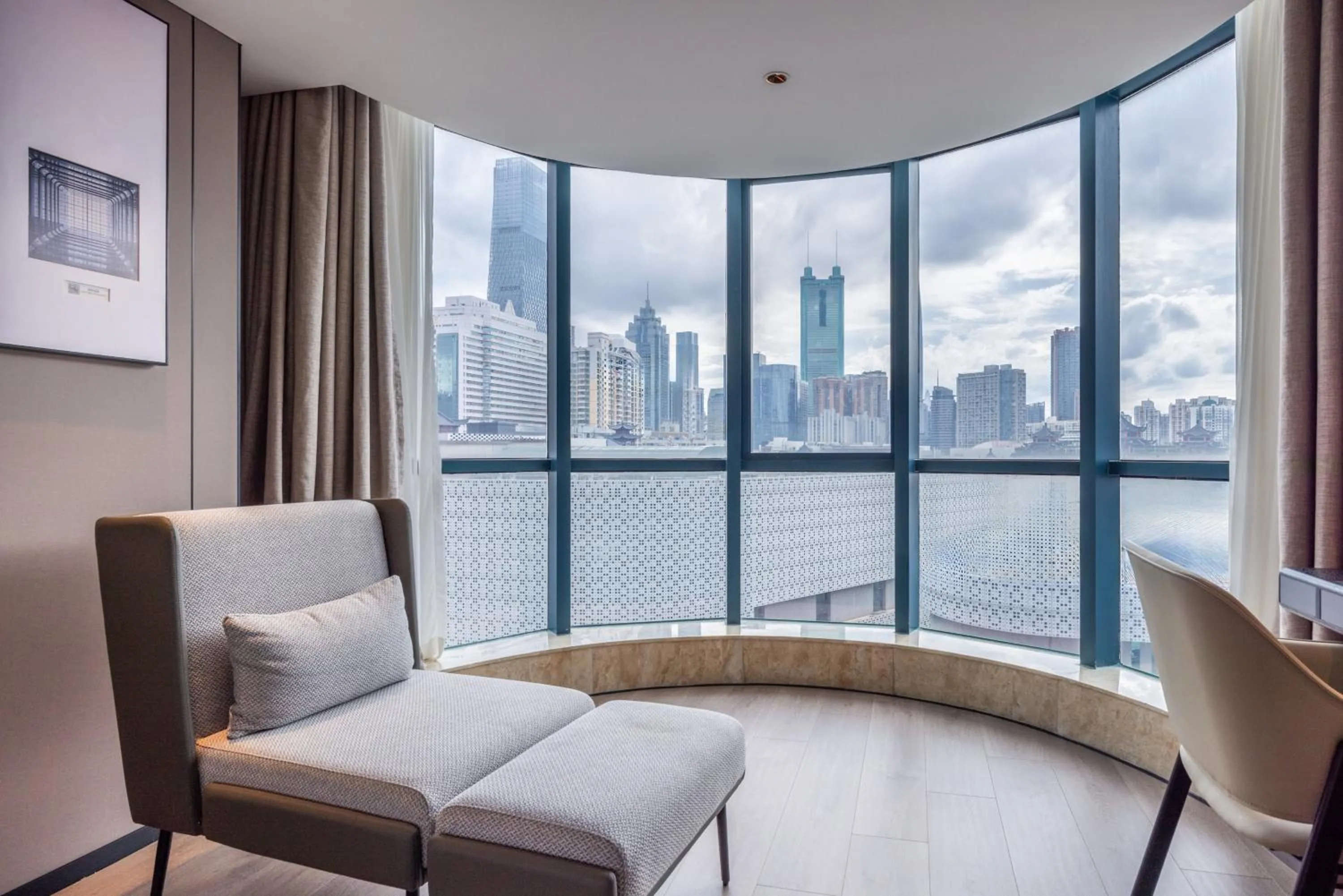 Atour X Hotel Shenzhen Luohu Dongmen Pedestrian Street