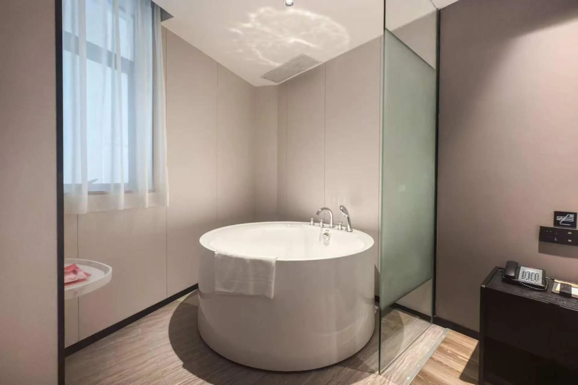 Atour X Hotel Shenzhen Luohu Dongmen Pedestrian Street