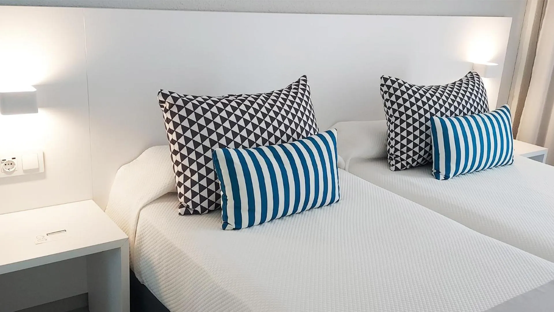 Photo of the whole room, Bed in BLUESEA Lagos de Cesar