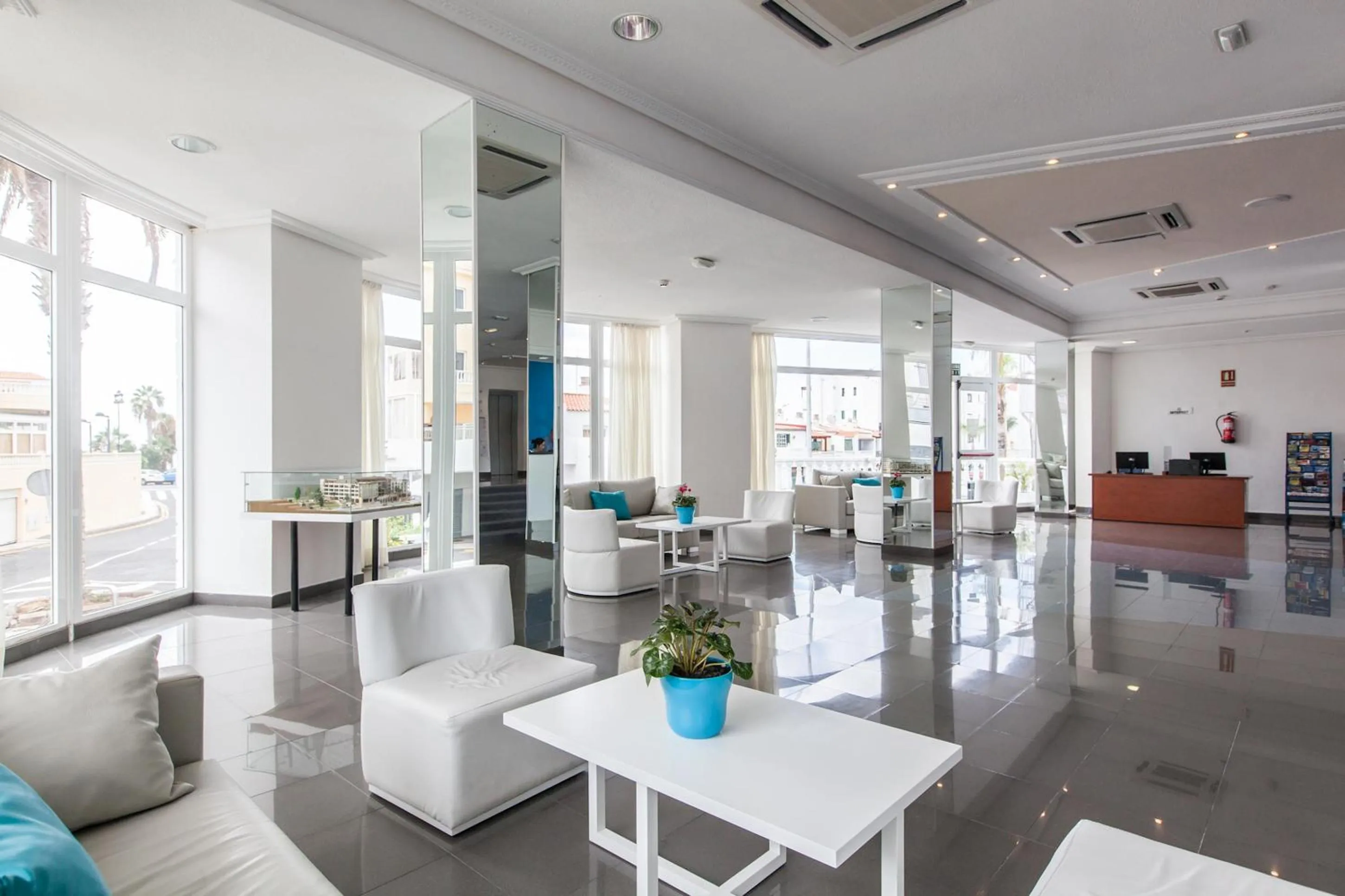 Lobby or reception in BLUESEA Lagos de Cesar