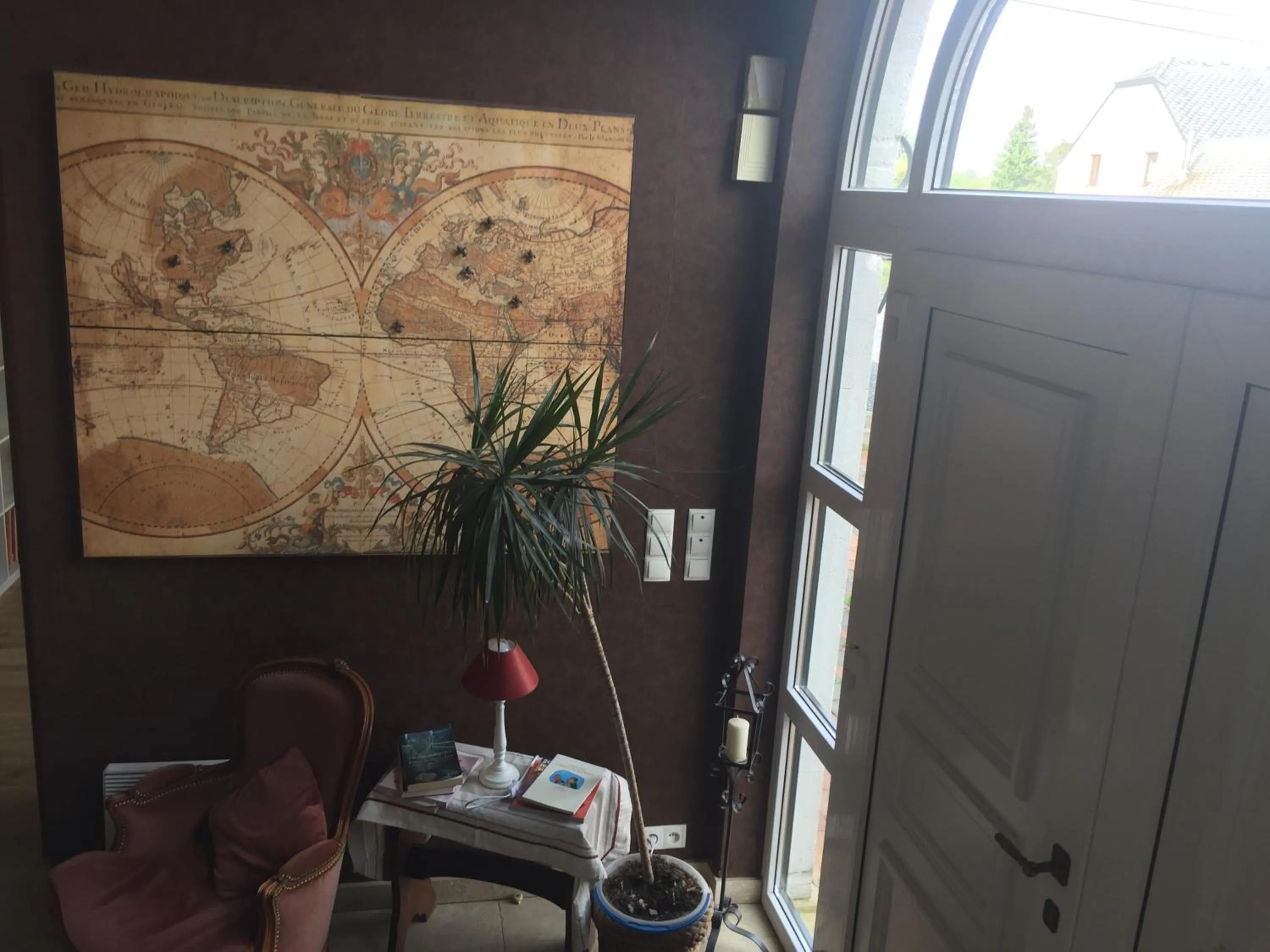 Lobby or reception in Le Papillon d'Or